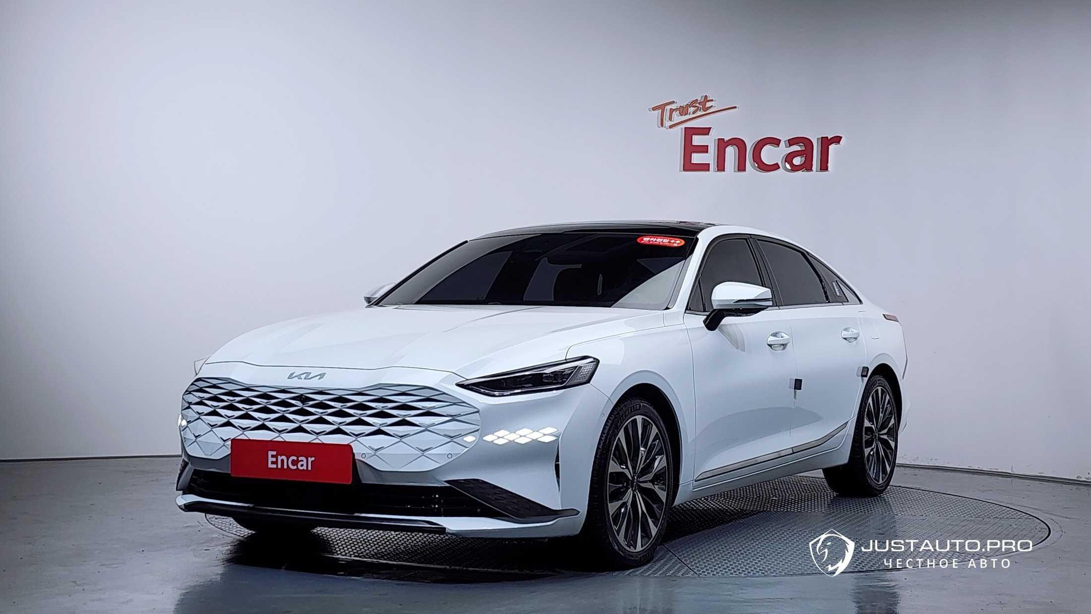 Автомобиль Kia K8
