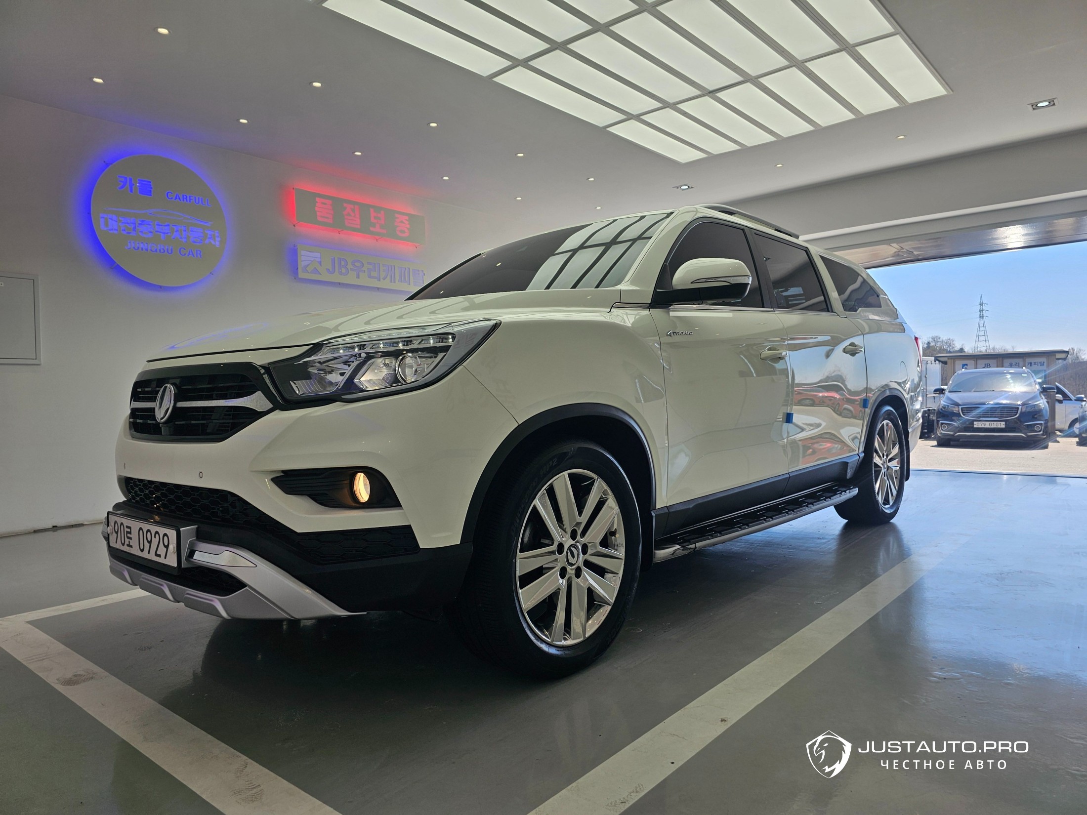 Автомобиль KG_Mobility_Ssangyong Rexton