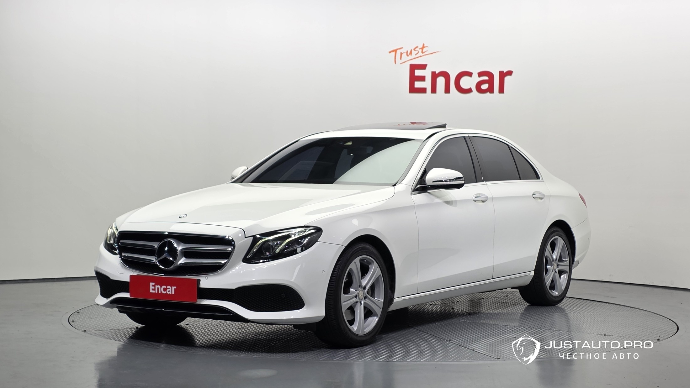 Автомобиль Mercedes-Benz E-Class