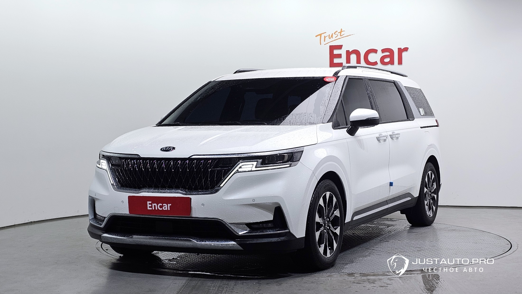 Автомобиль Kia Canival