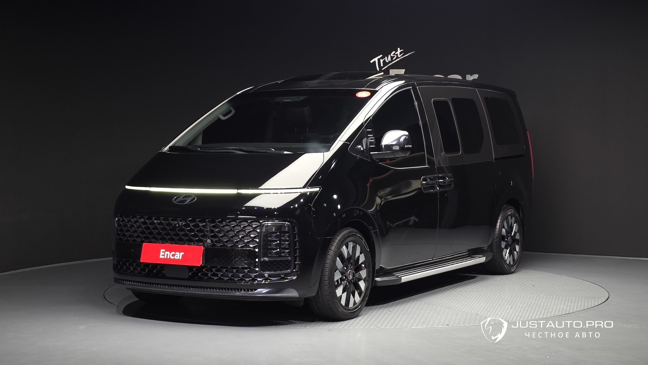 Автомобиль Hyundai Staria