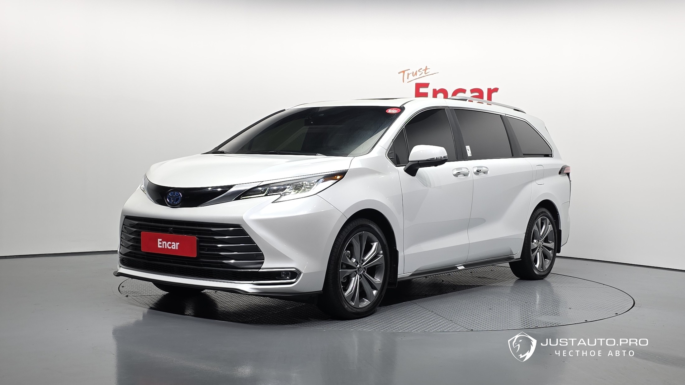 Автомобиль Toyota Sienna