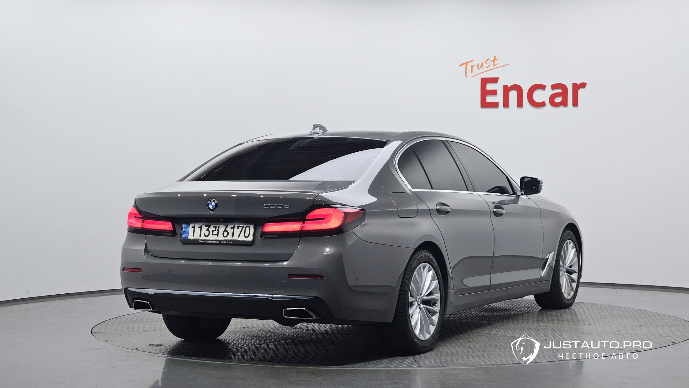 Автомобиль BMW 5-Series