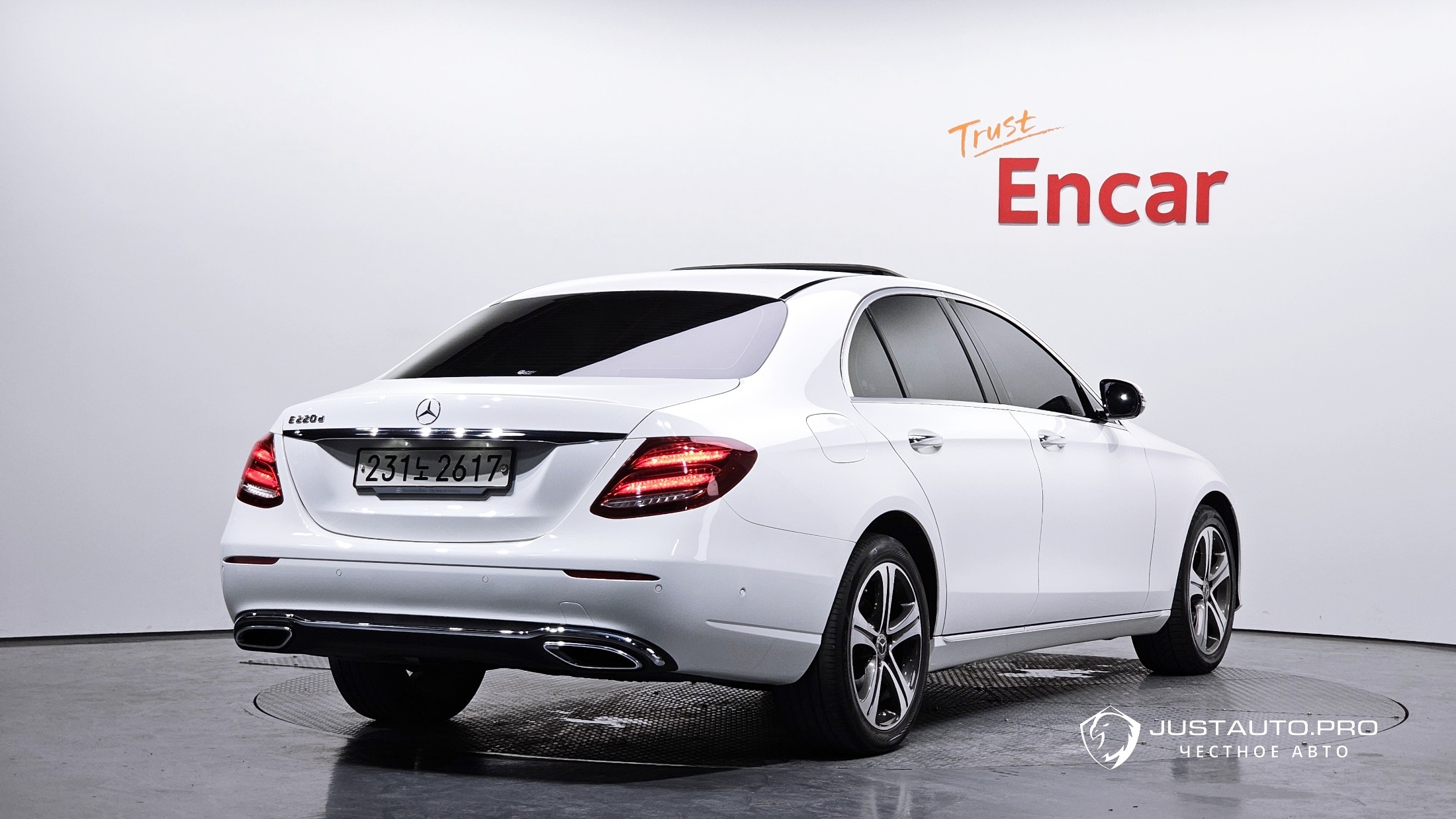 Автомобиль Mercedes-Benz E-Class