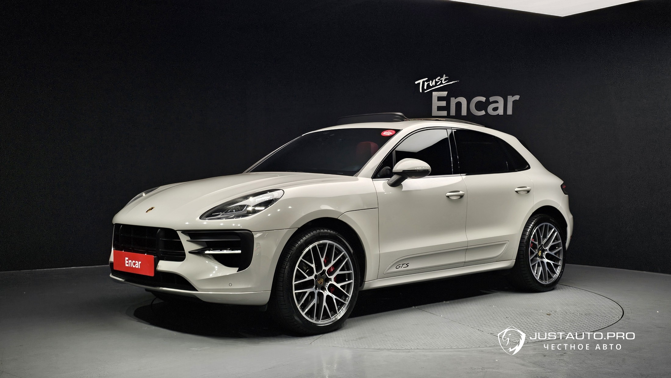 Автомобиль Porsche Macan