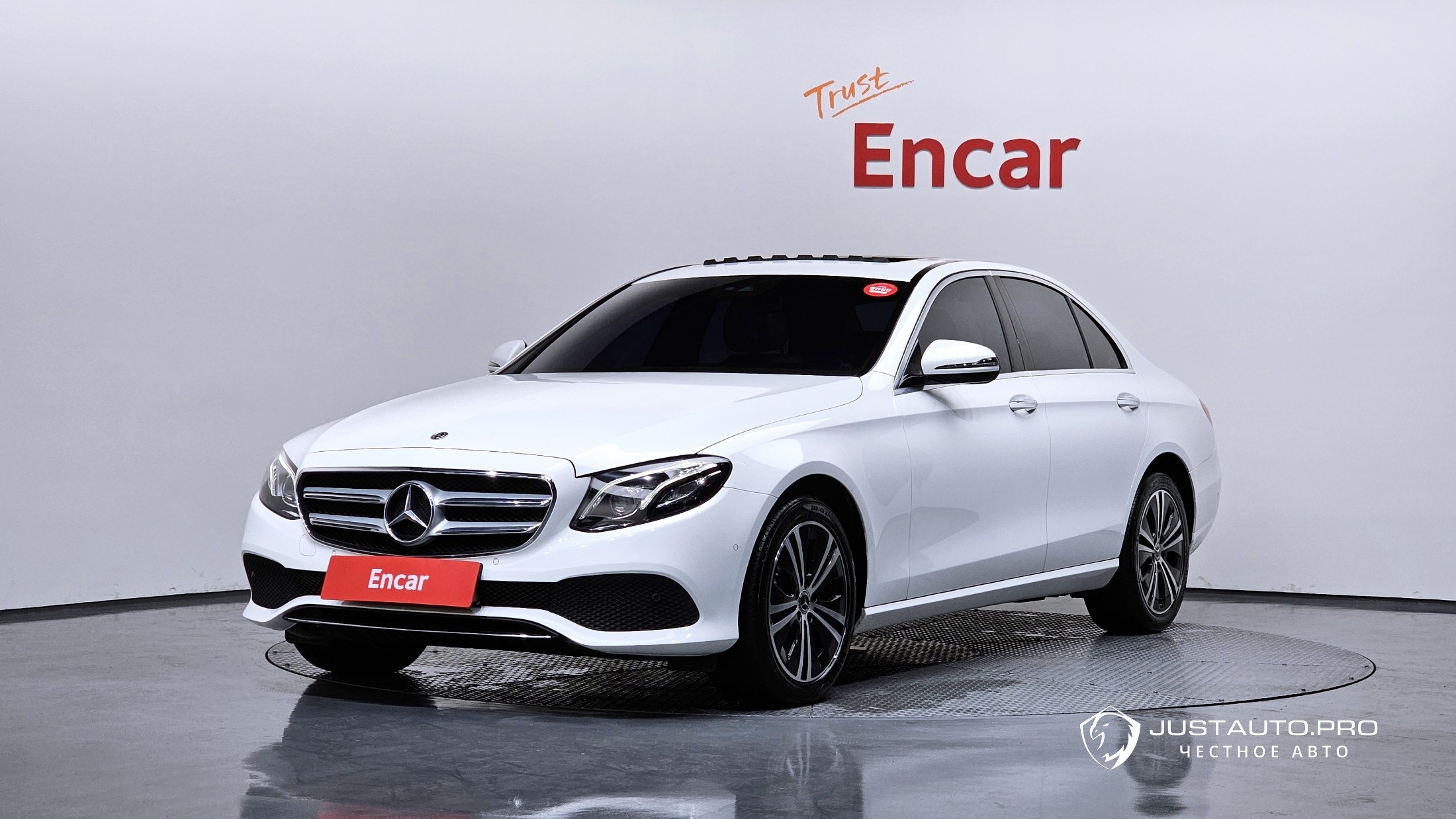 Автомобиль Mercedes-Benz E-Class