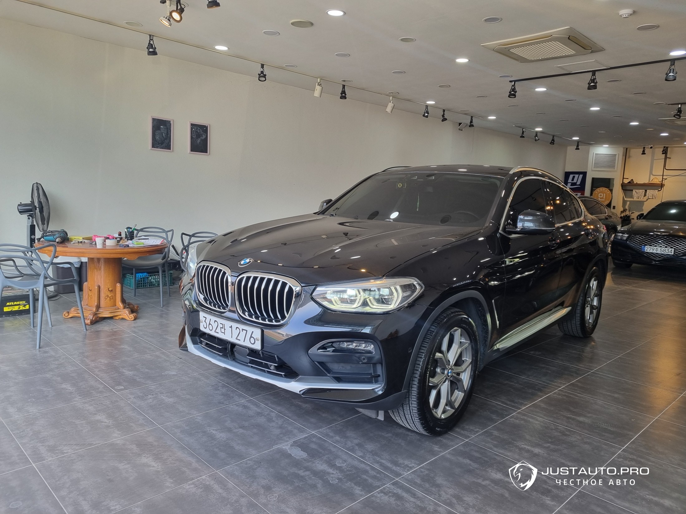 Автомобиль BMW X4