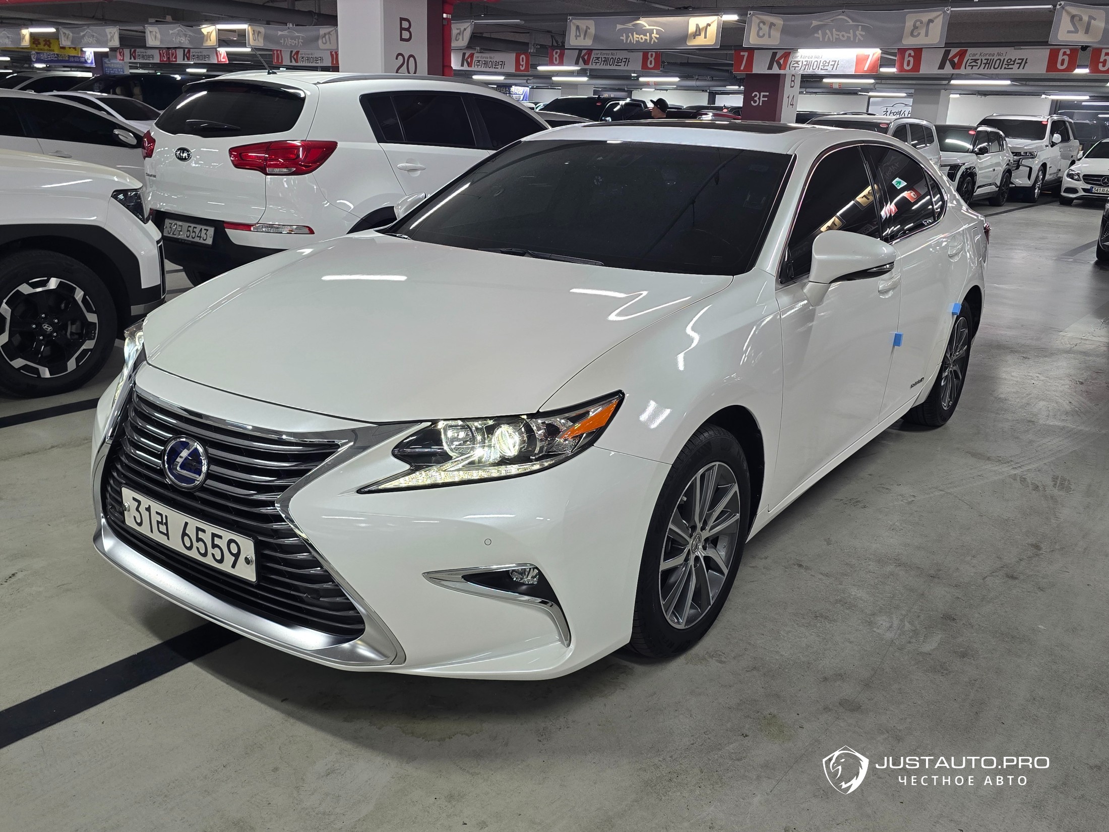 Автомобиль Lexus ES