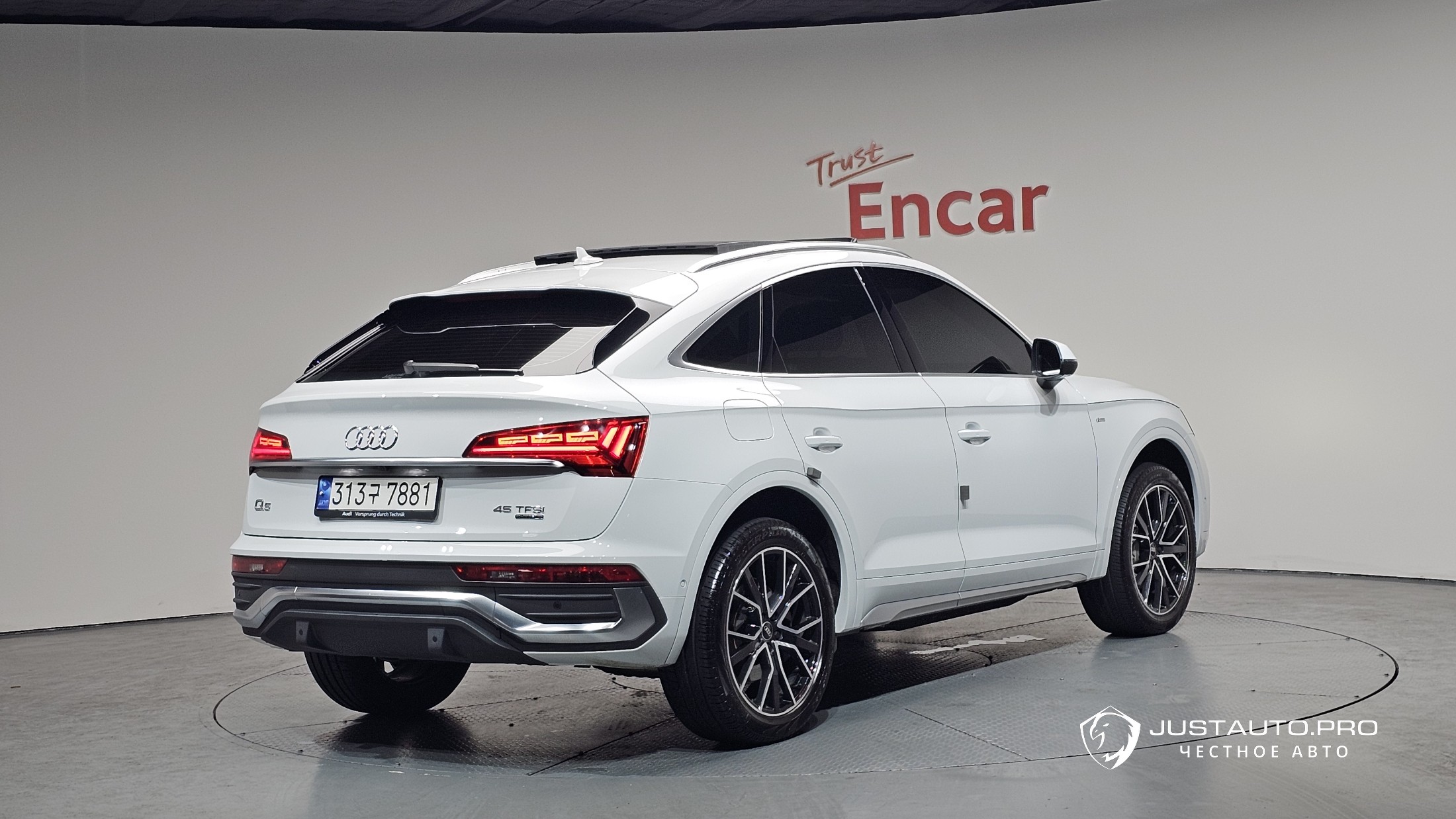 Автомобиль Audi Q5