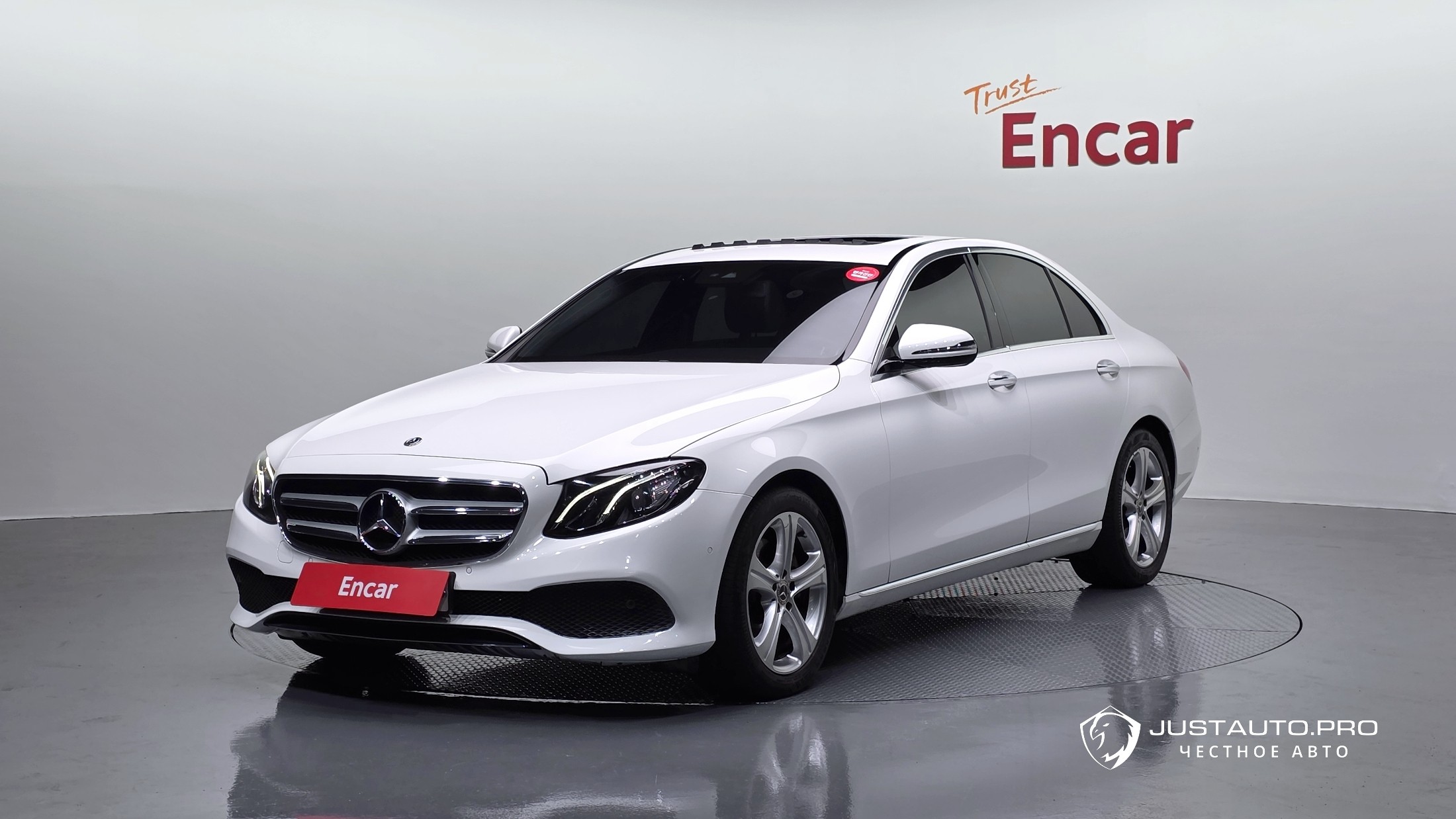 Автомобиль Mercedes-Benz E-Class