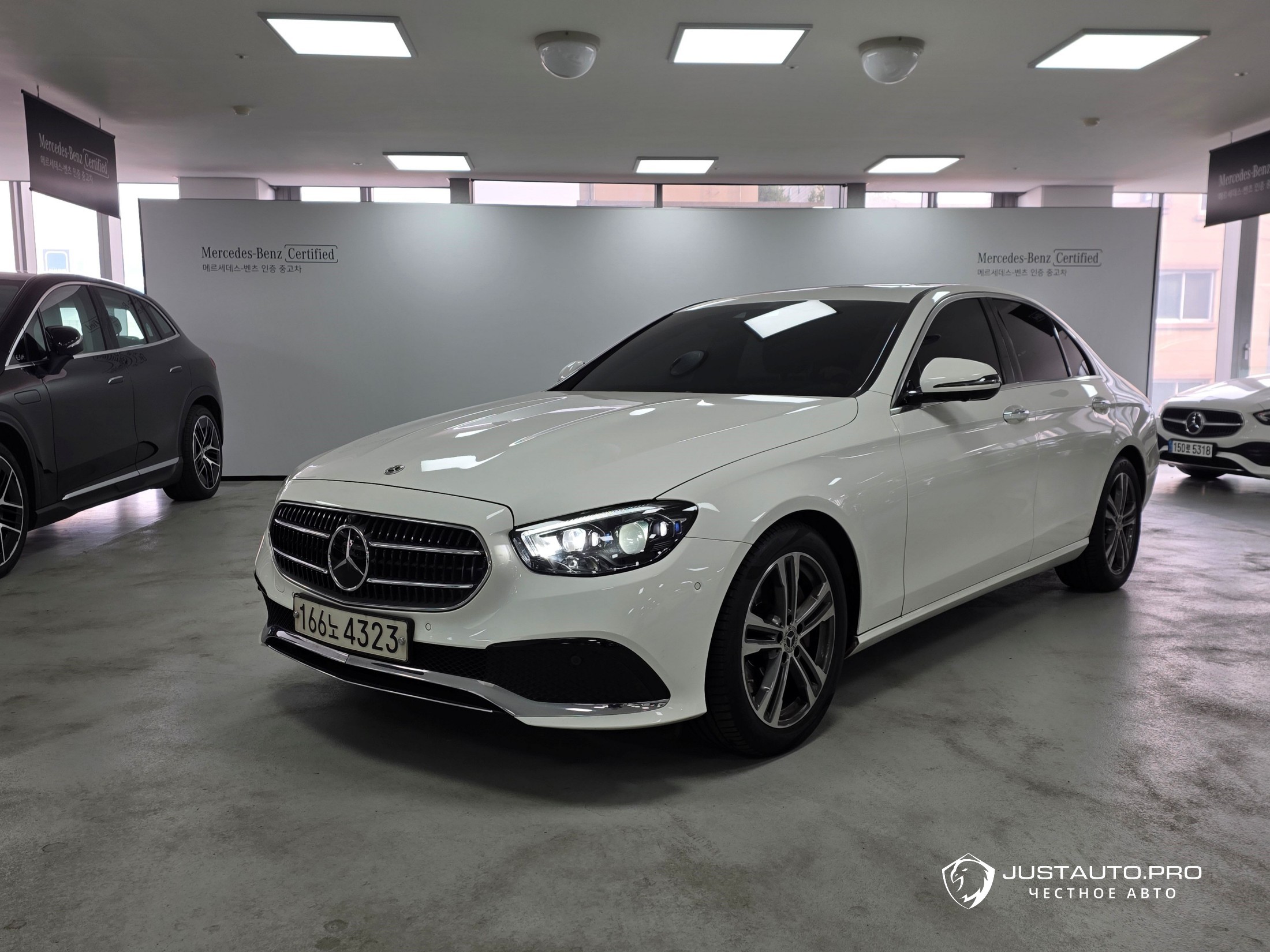 Автомобиль Mercedes-Benz E-Class