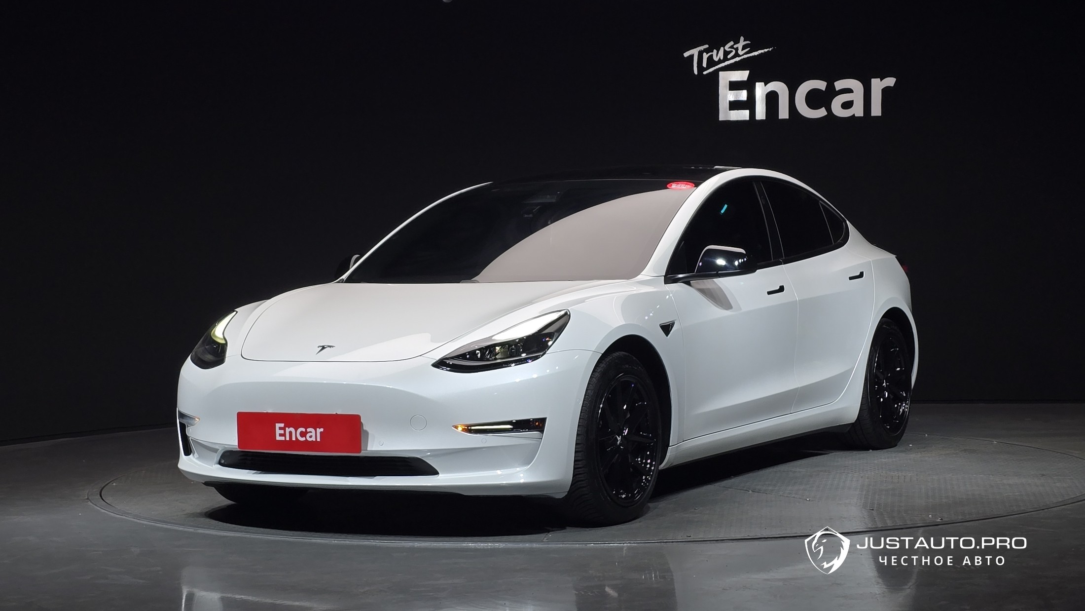 Автомобиль Tesla Model 3