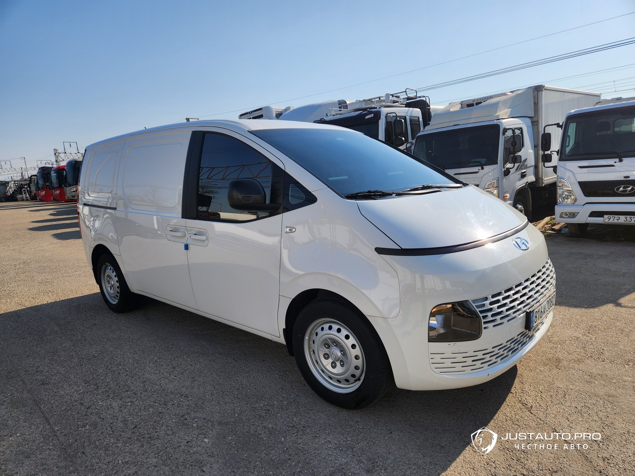 Автомобиль Hyundai Staria