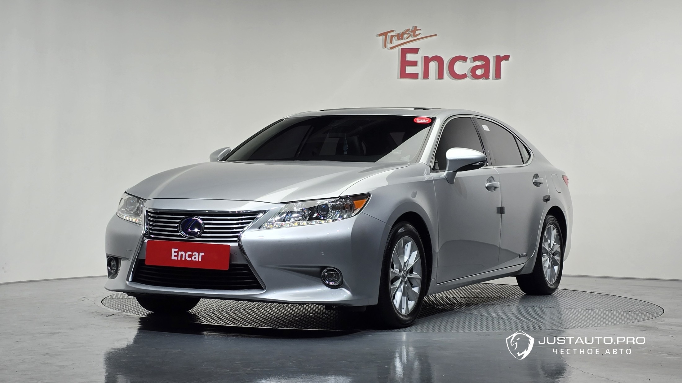 Автомобиль Lexus ES