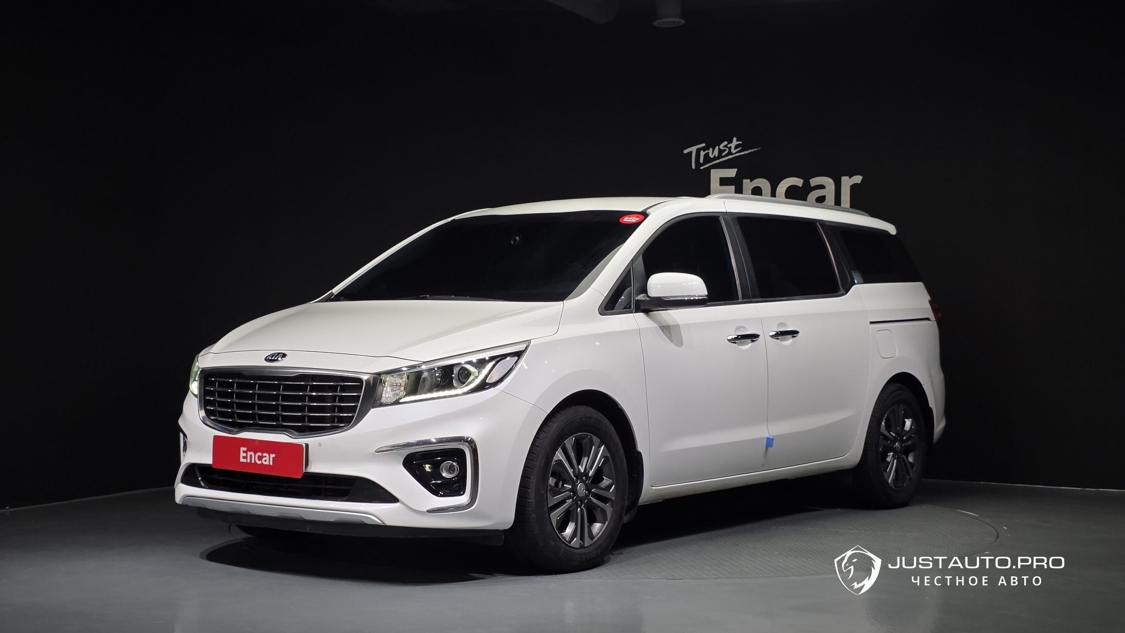 Автомобиль Kia Canival
