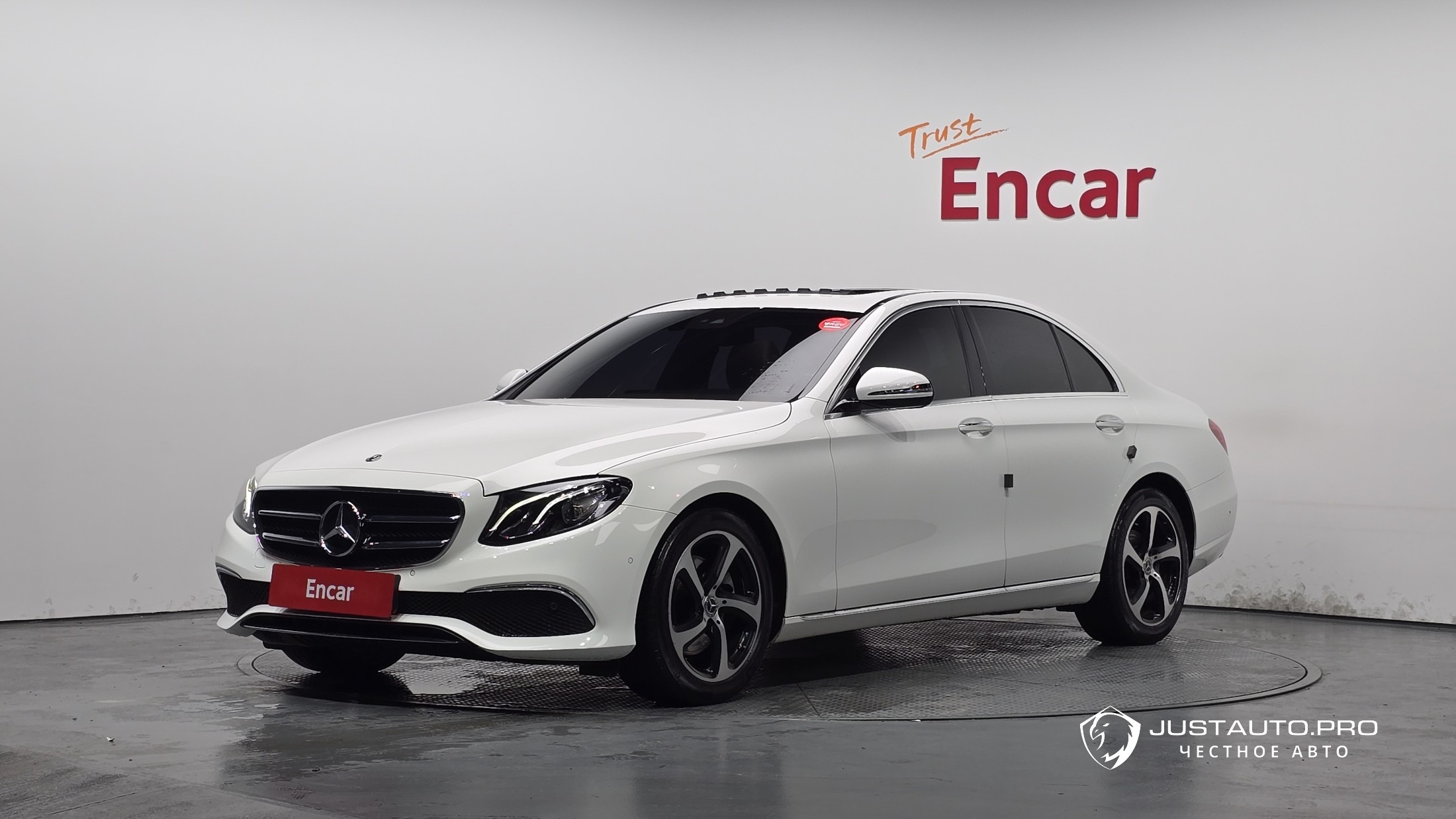 Автомобиль Mercedes-Benz E-Class