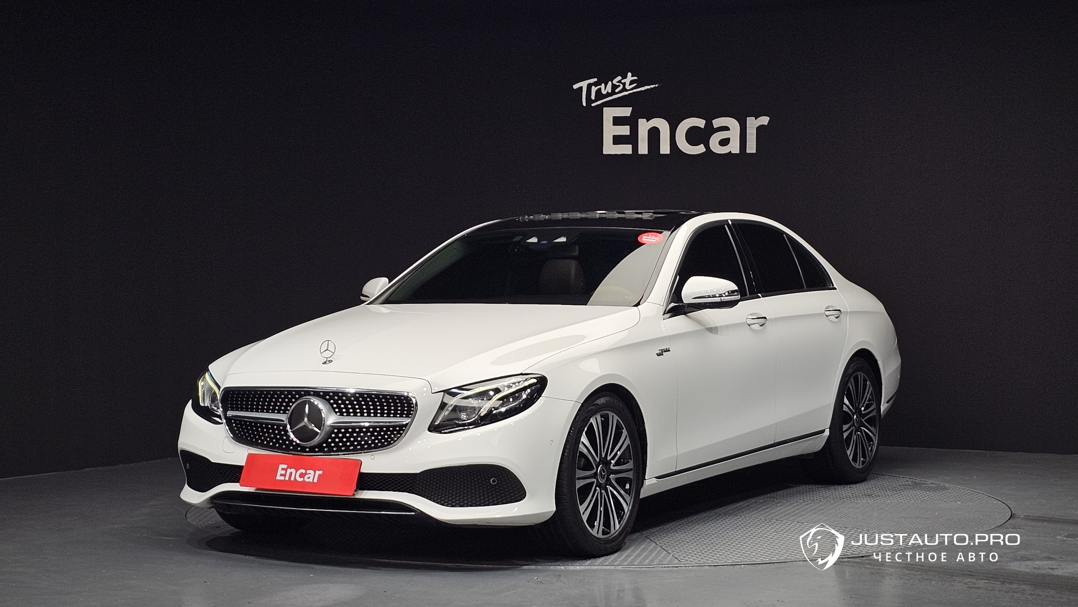 Автомобиль Mercedes-Benz E-Class