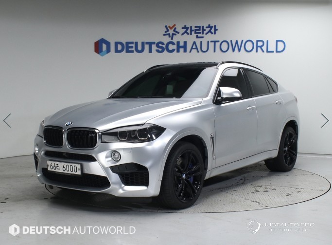 Автомобиль BMW X6M