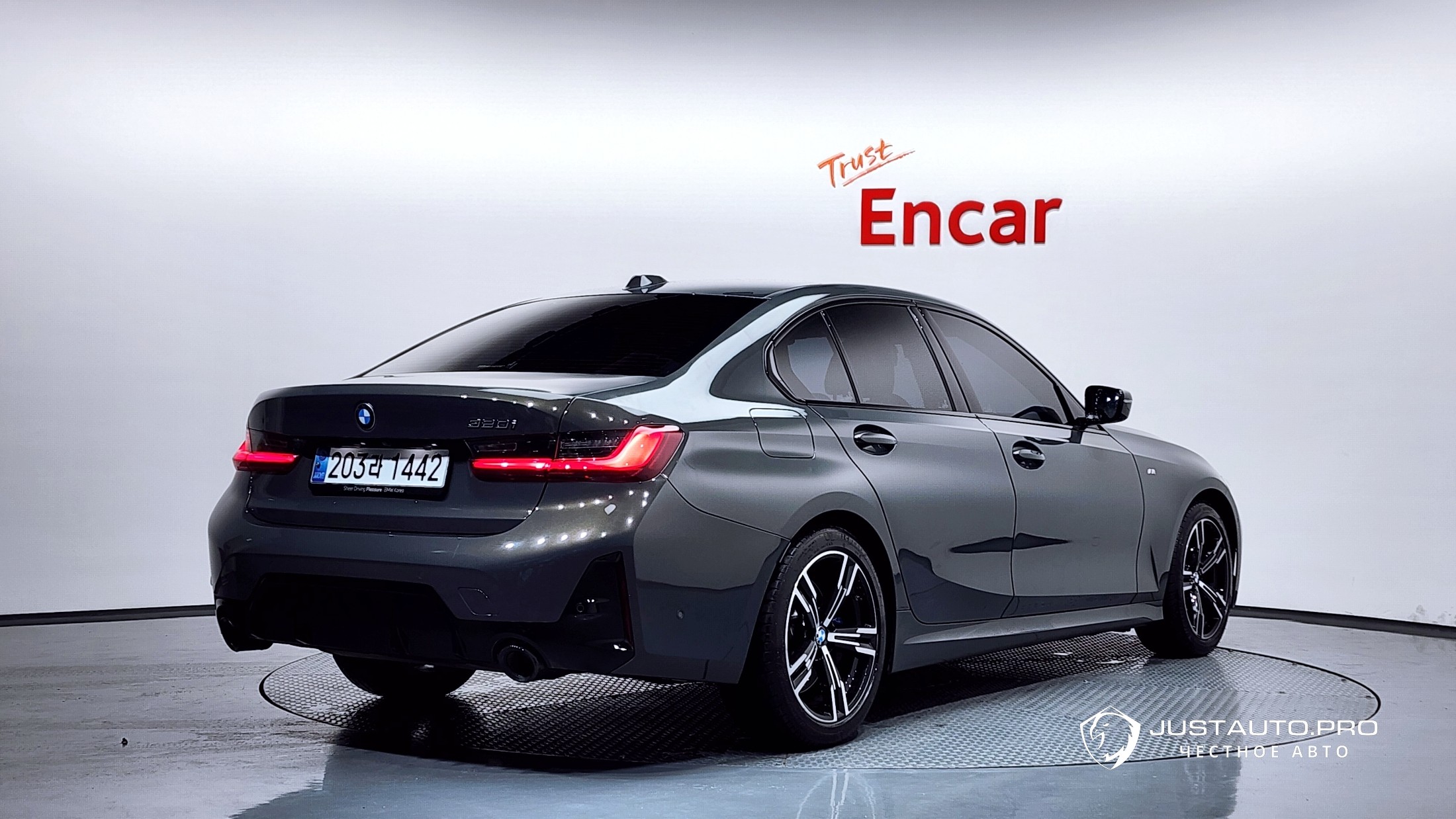 Автомобиль BMW 3-Series
