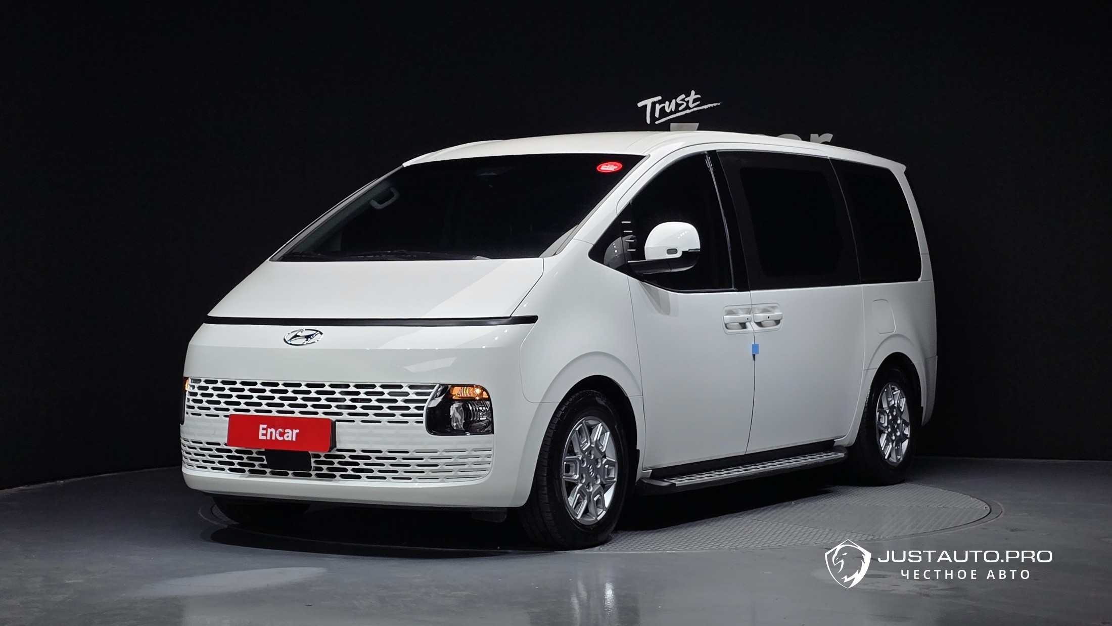 Автомобиль Hyundai Staria