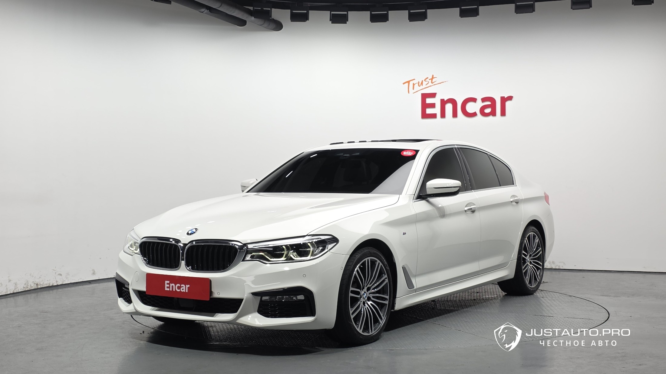 Автомобиль BMW 5-Series