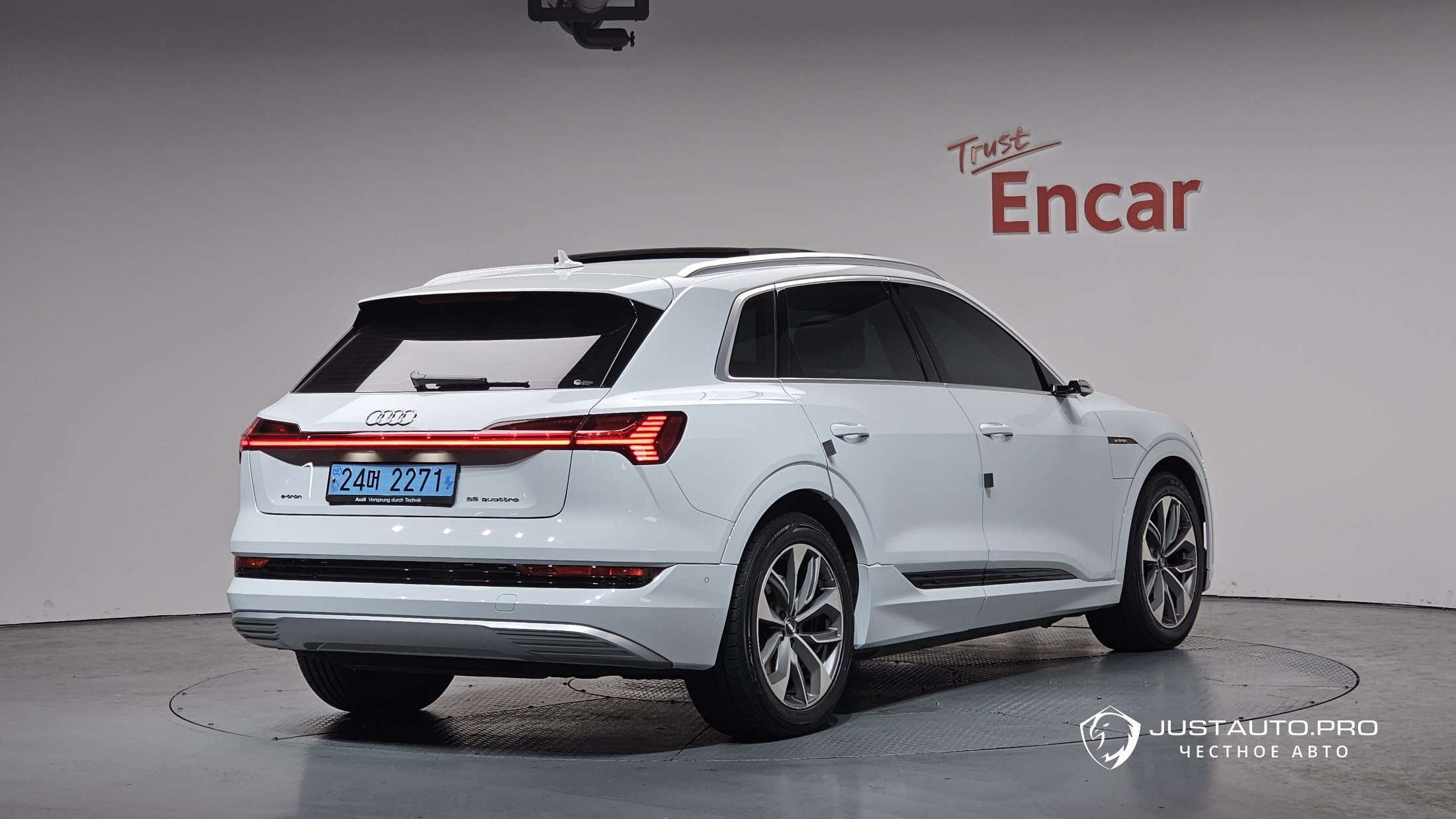 Автомобиль Audi e-tron