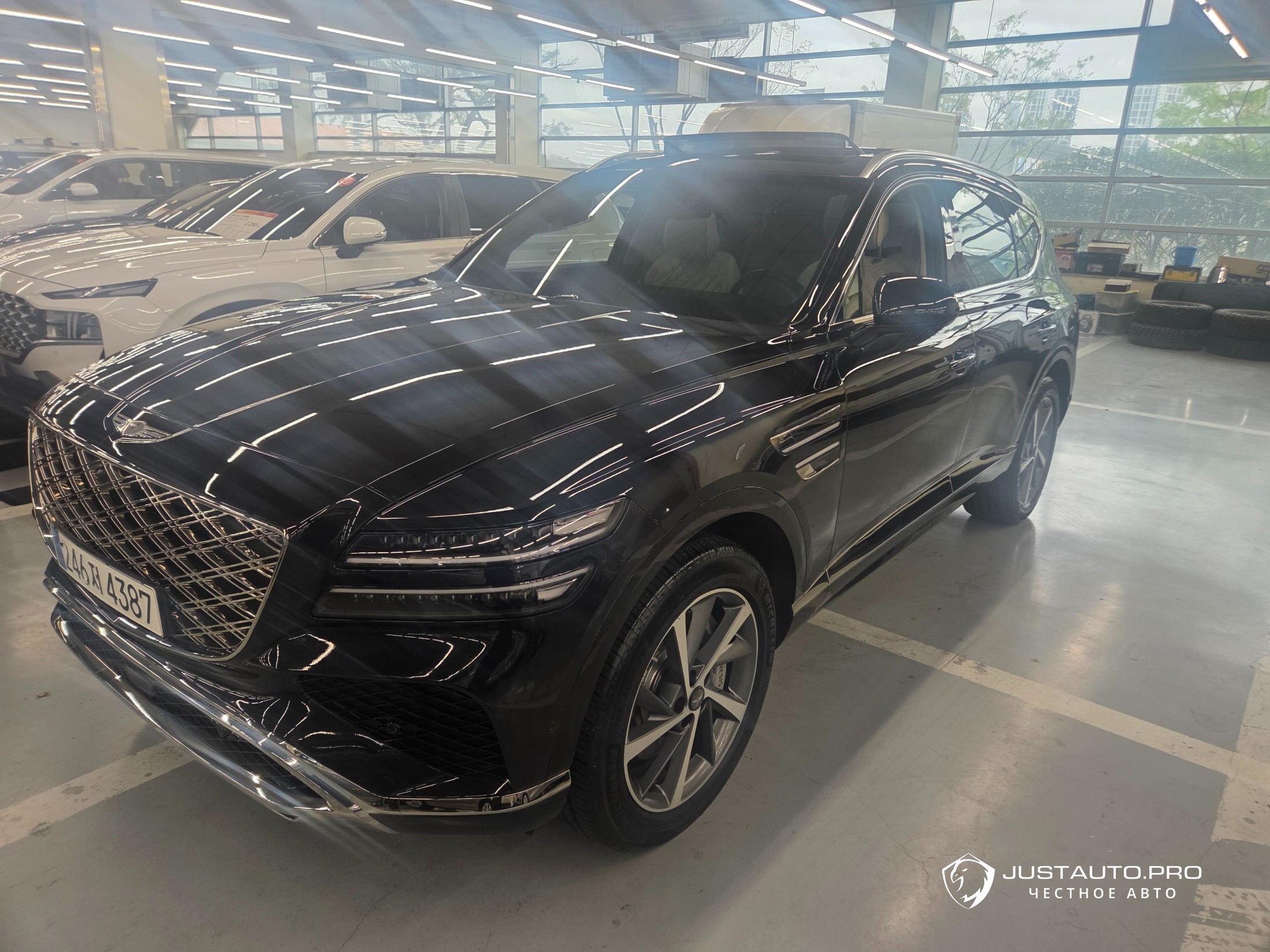 Автомобиль Genesis GV80