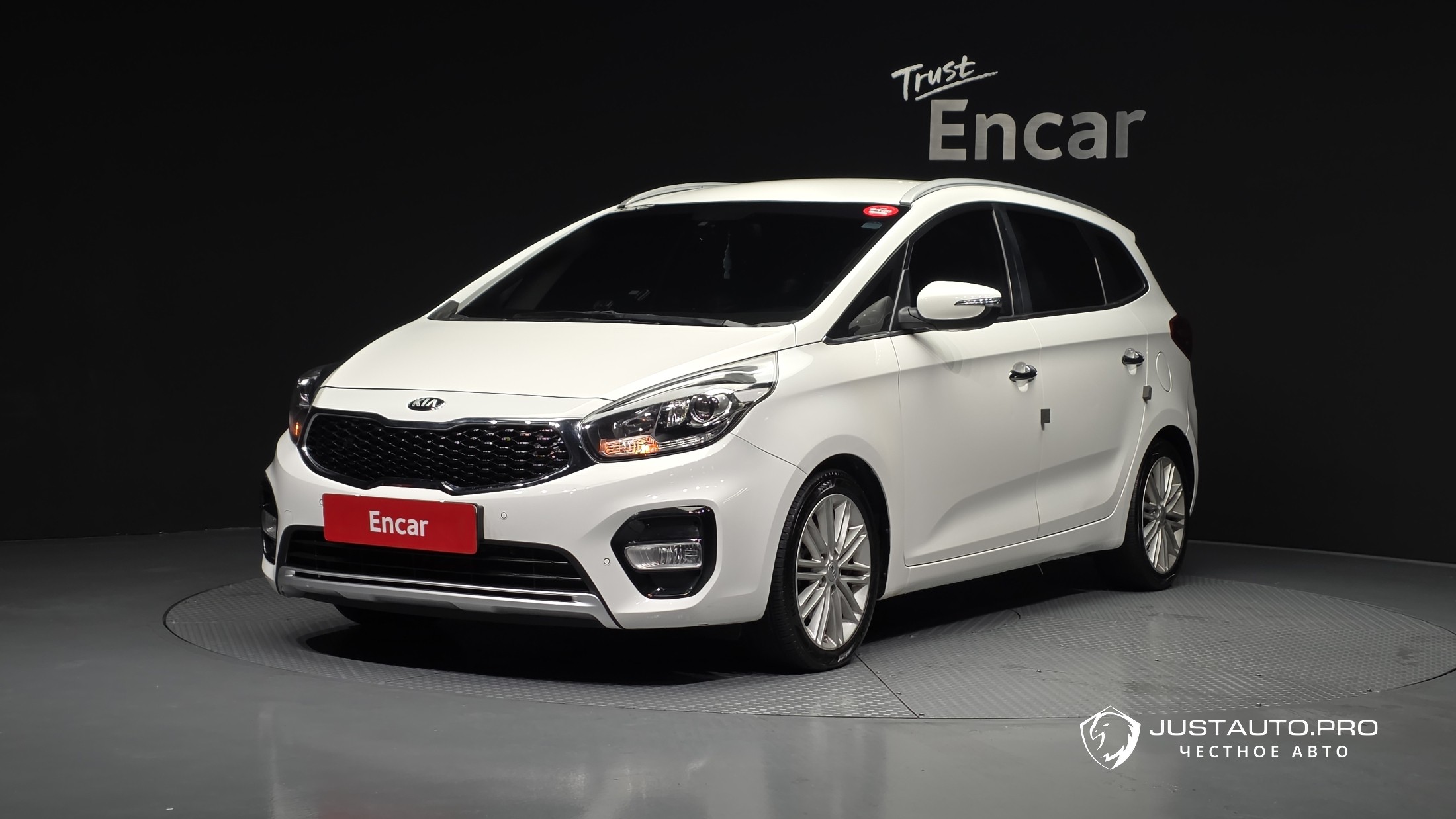 Автомобиль Kia Carens