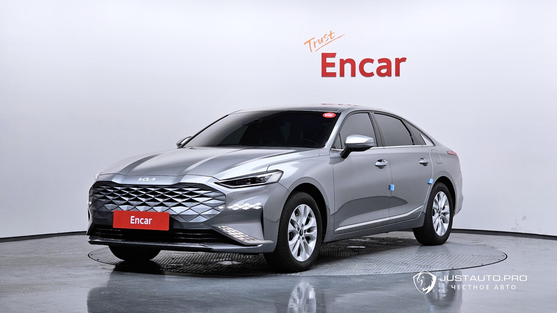 Автомобиль Kia K8