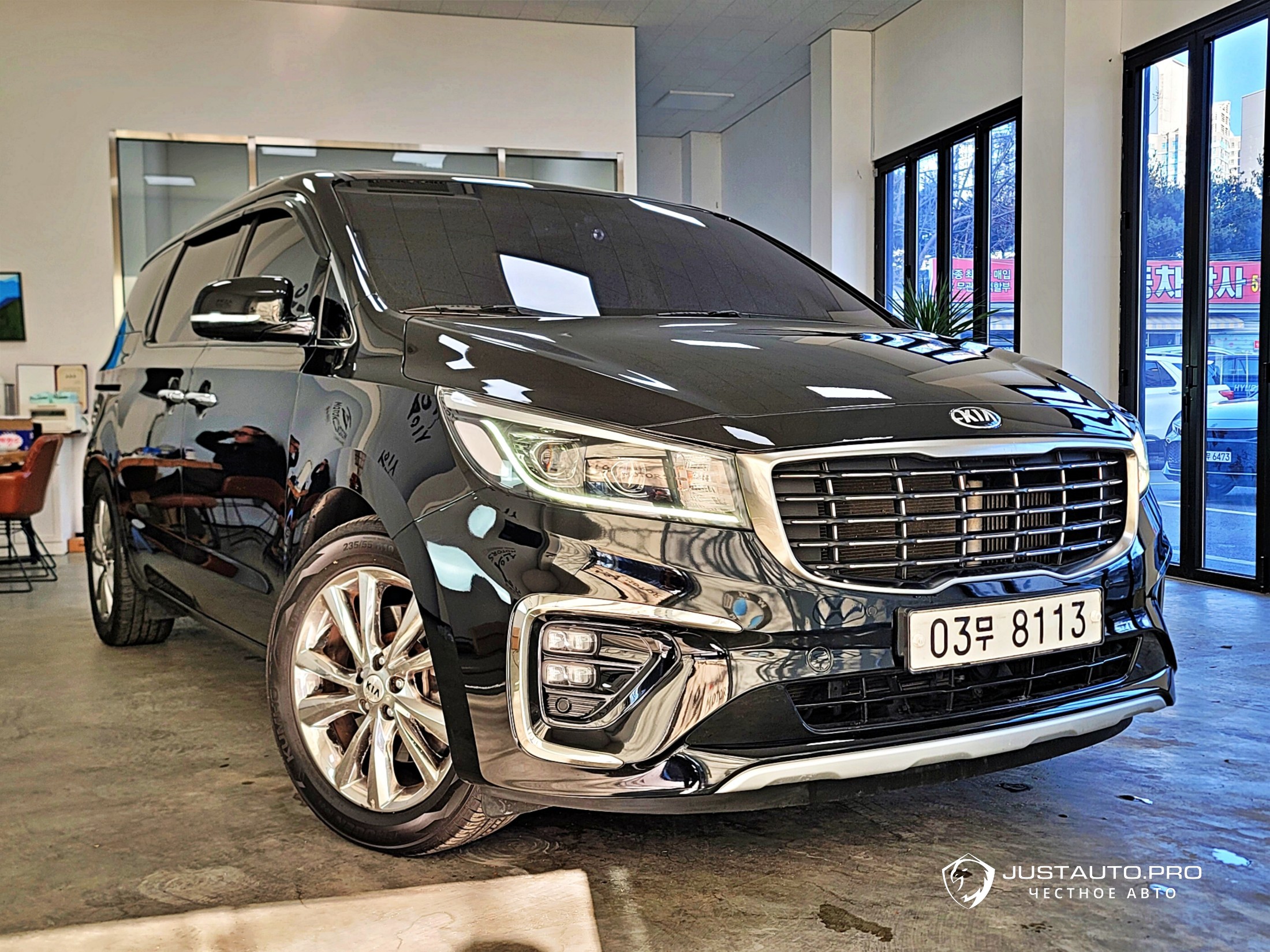 Автомобиль Kia Canival