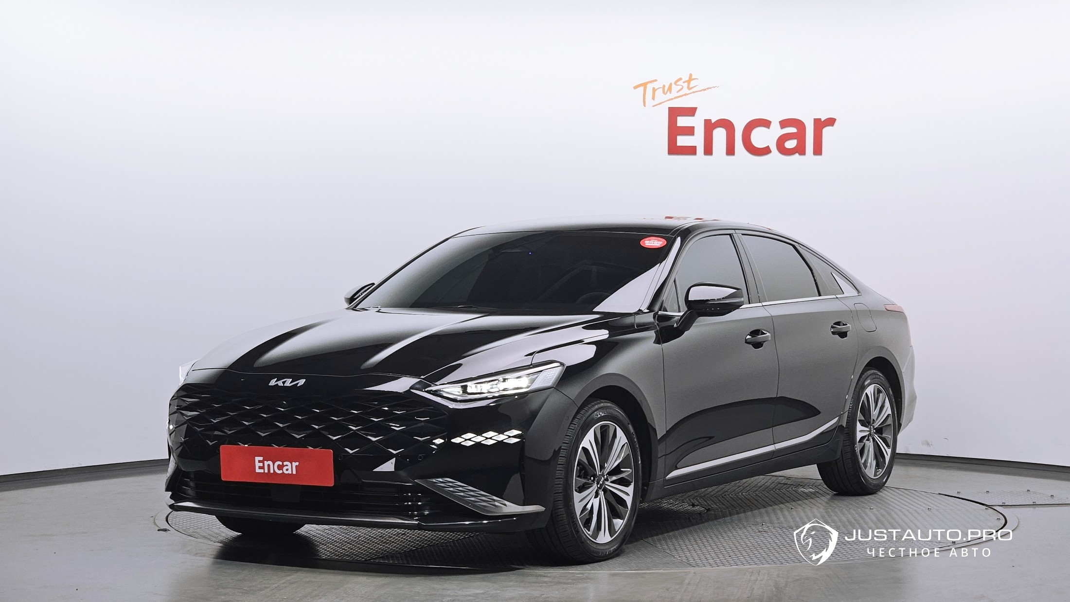 Автомобиль Kia K8