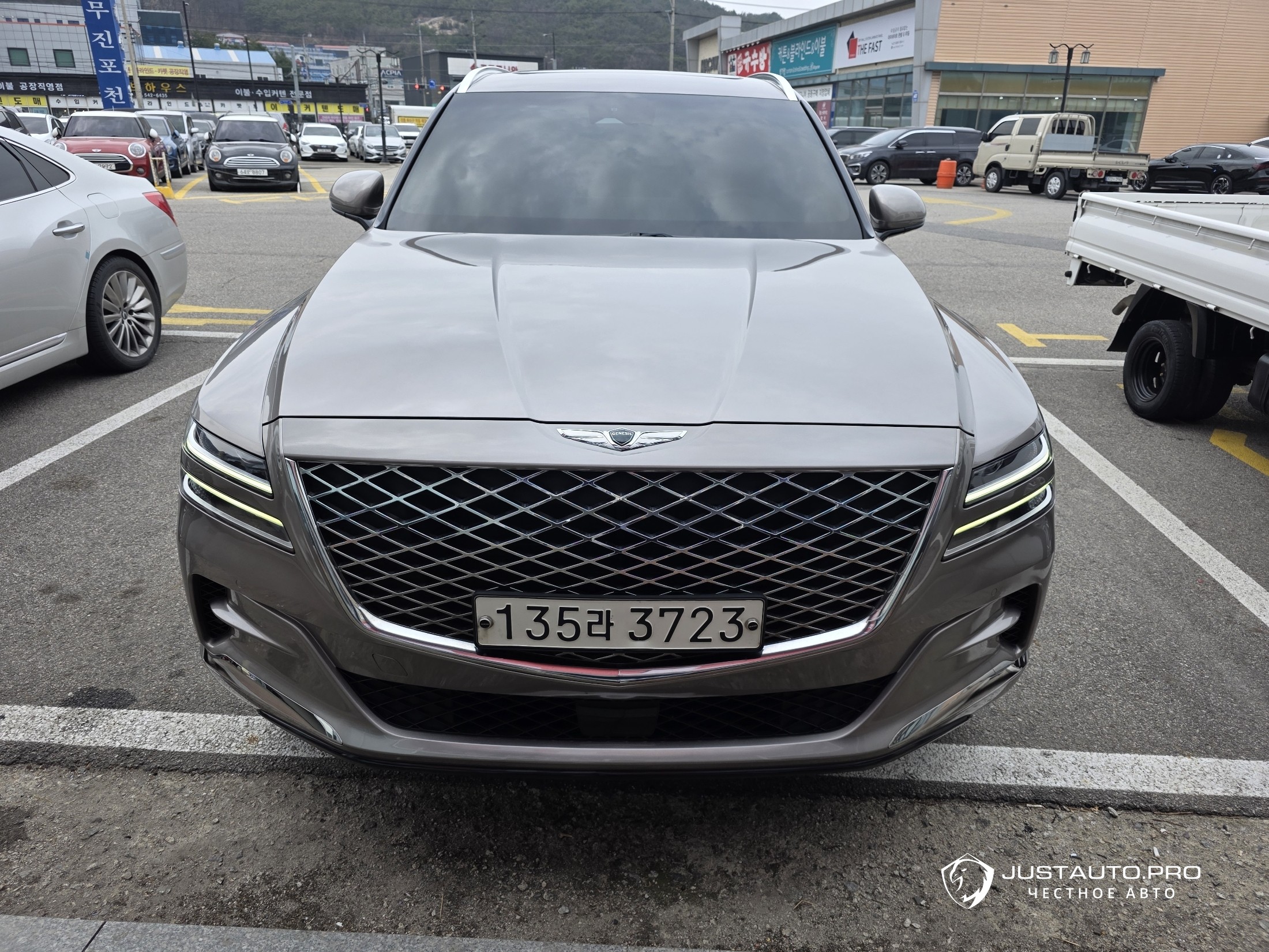 Автомобиль Genesis GV80