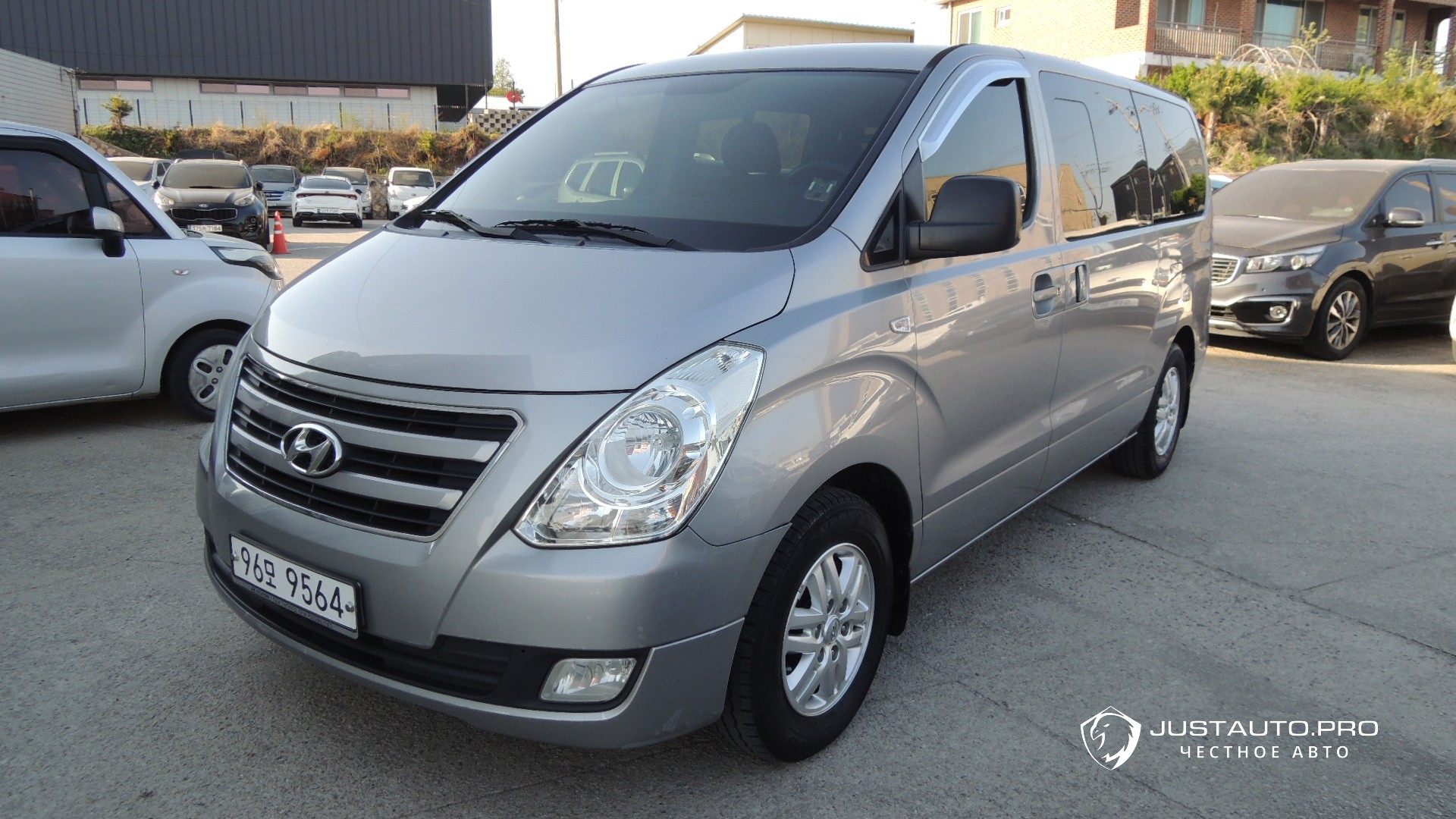 Автомобиль Hyundai Starex