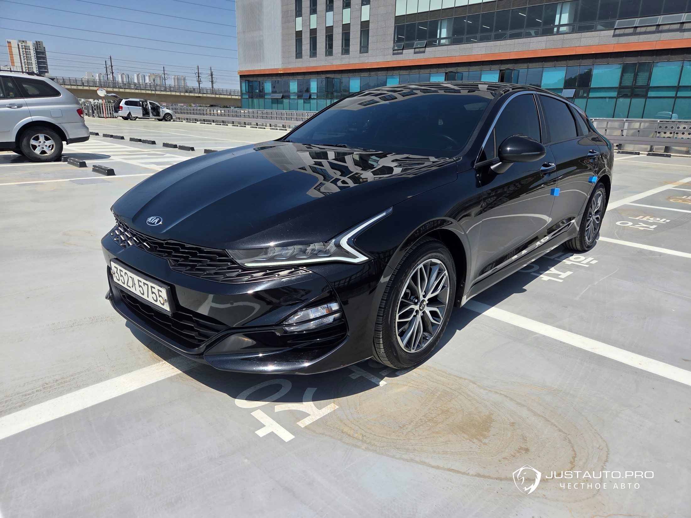 Автомобиль Kia K5