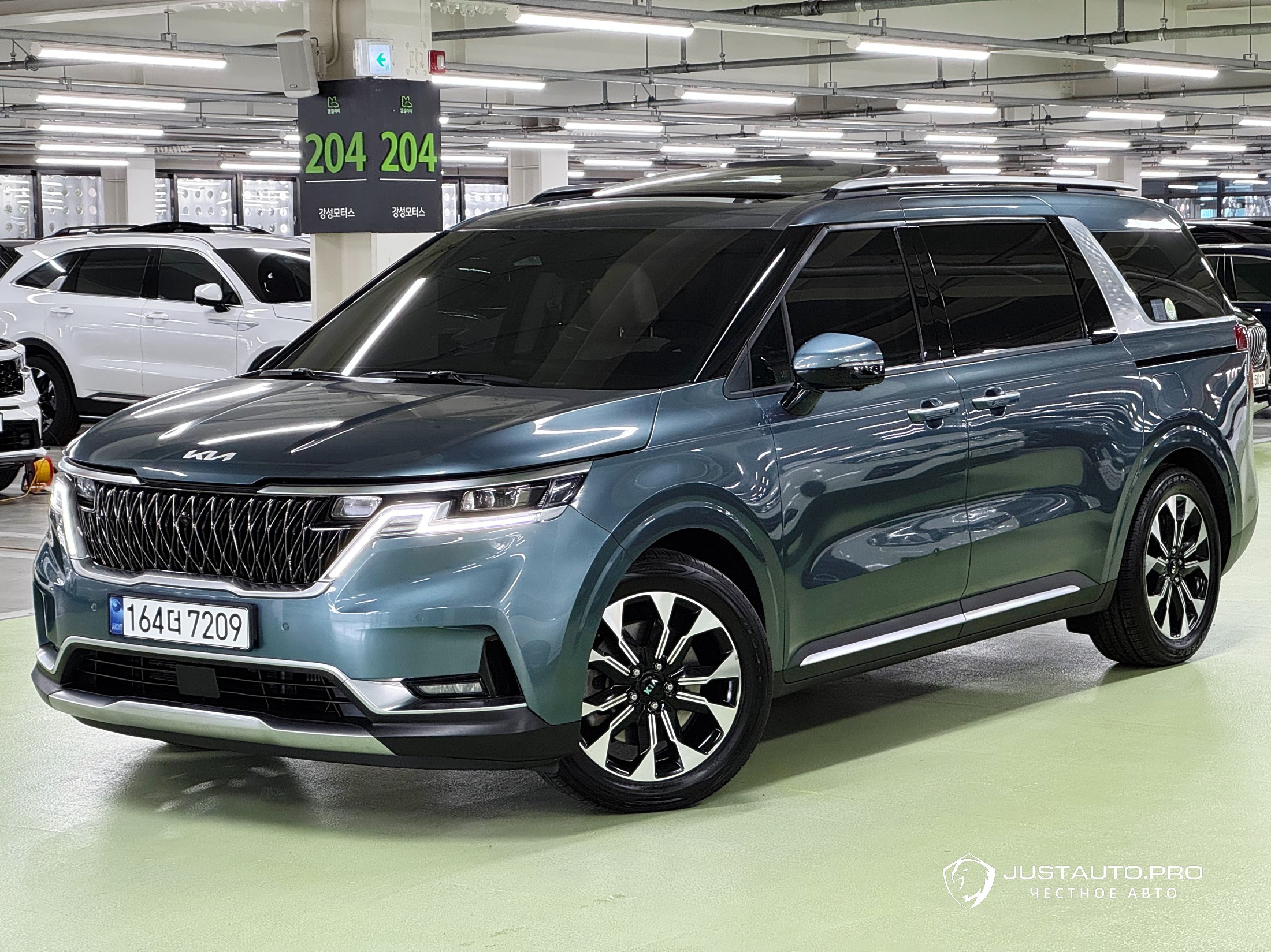 Автомобиль Kia Canival