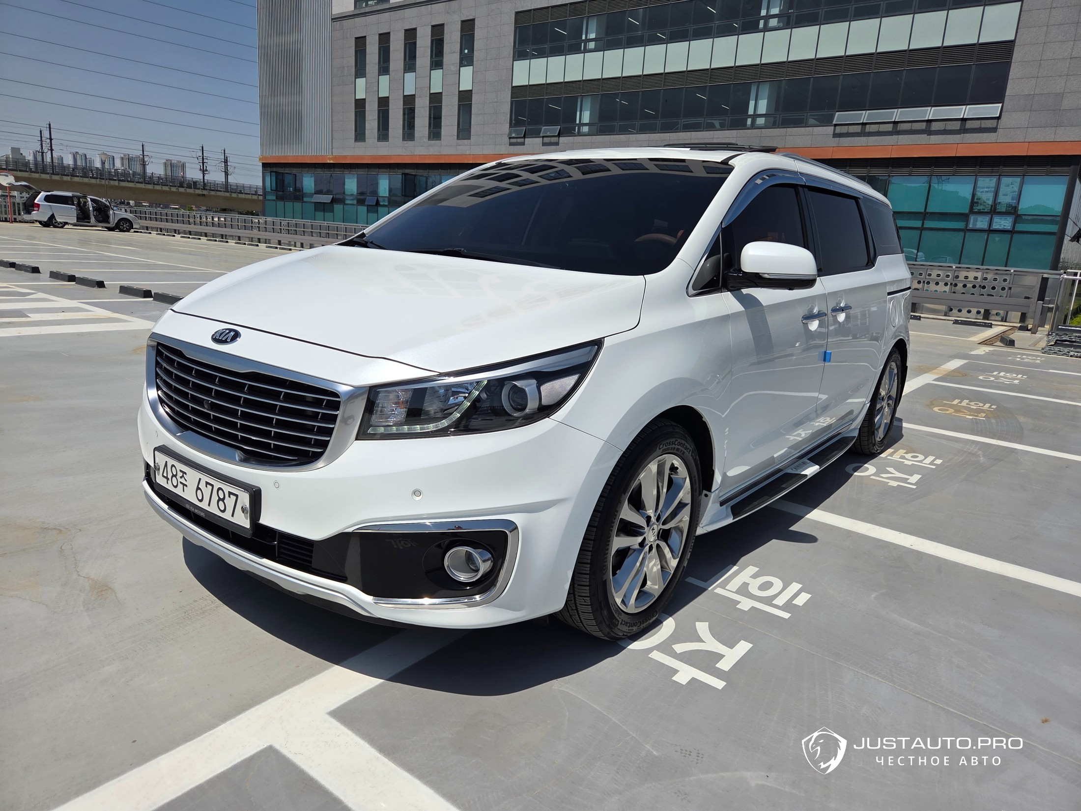 Автомобиль Kia Canival