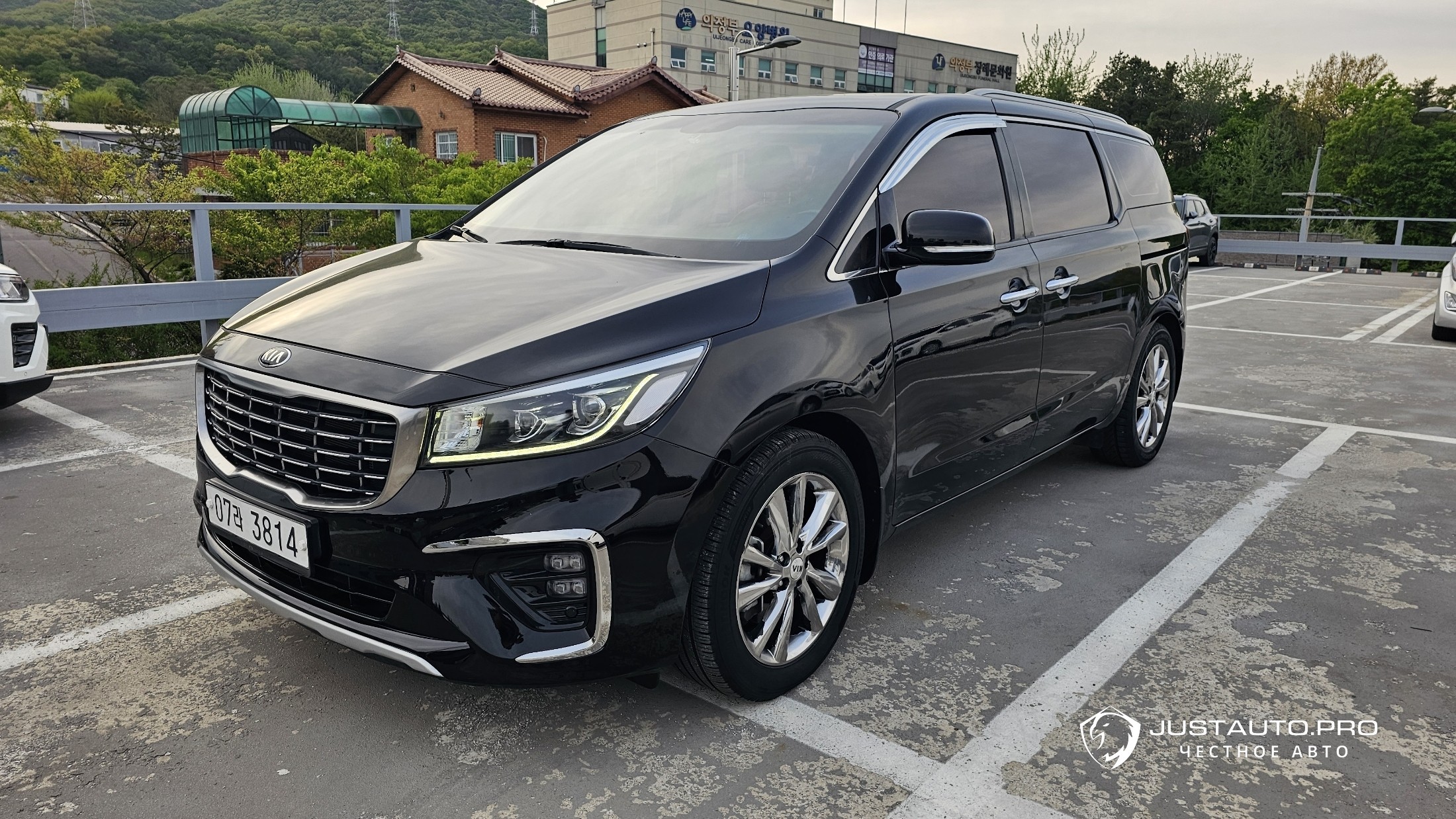 Автомобиль Kia Canival