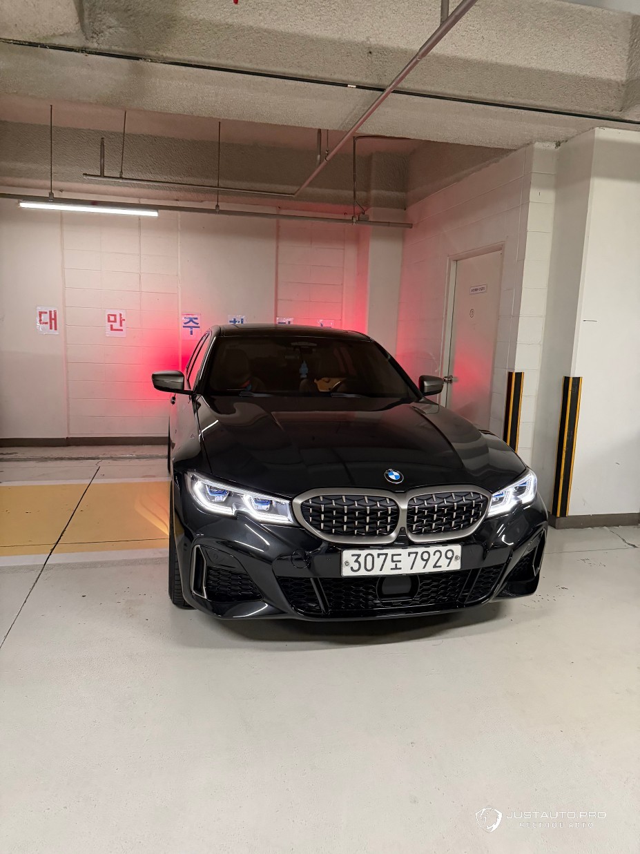 Автомобиль BMW 3-Series