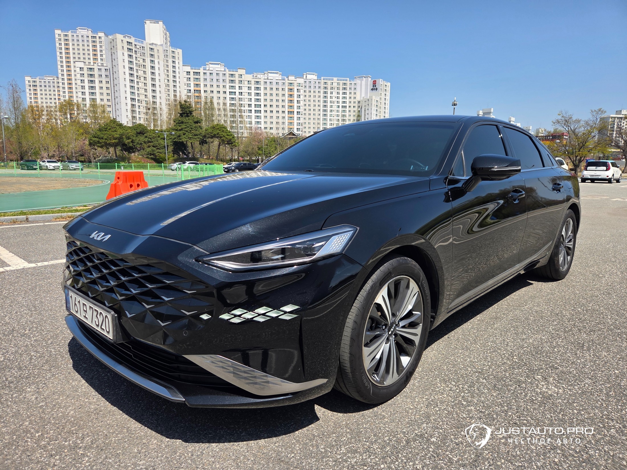 Автомобиль Kia K8