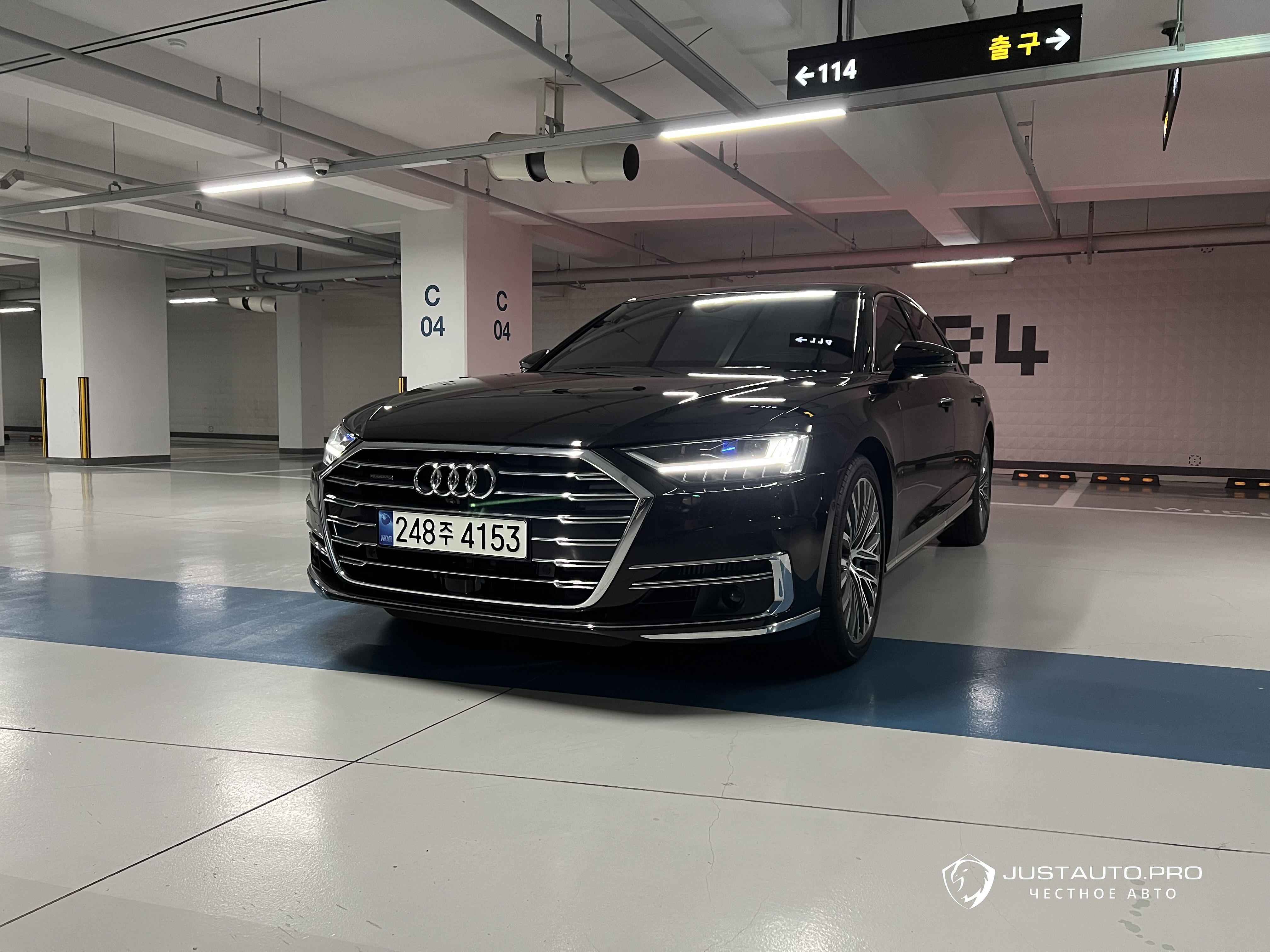 Автомобиль Audi A8