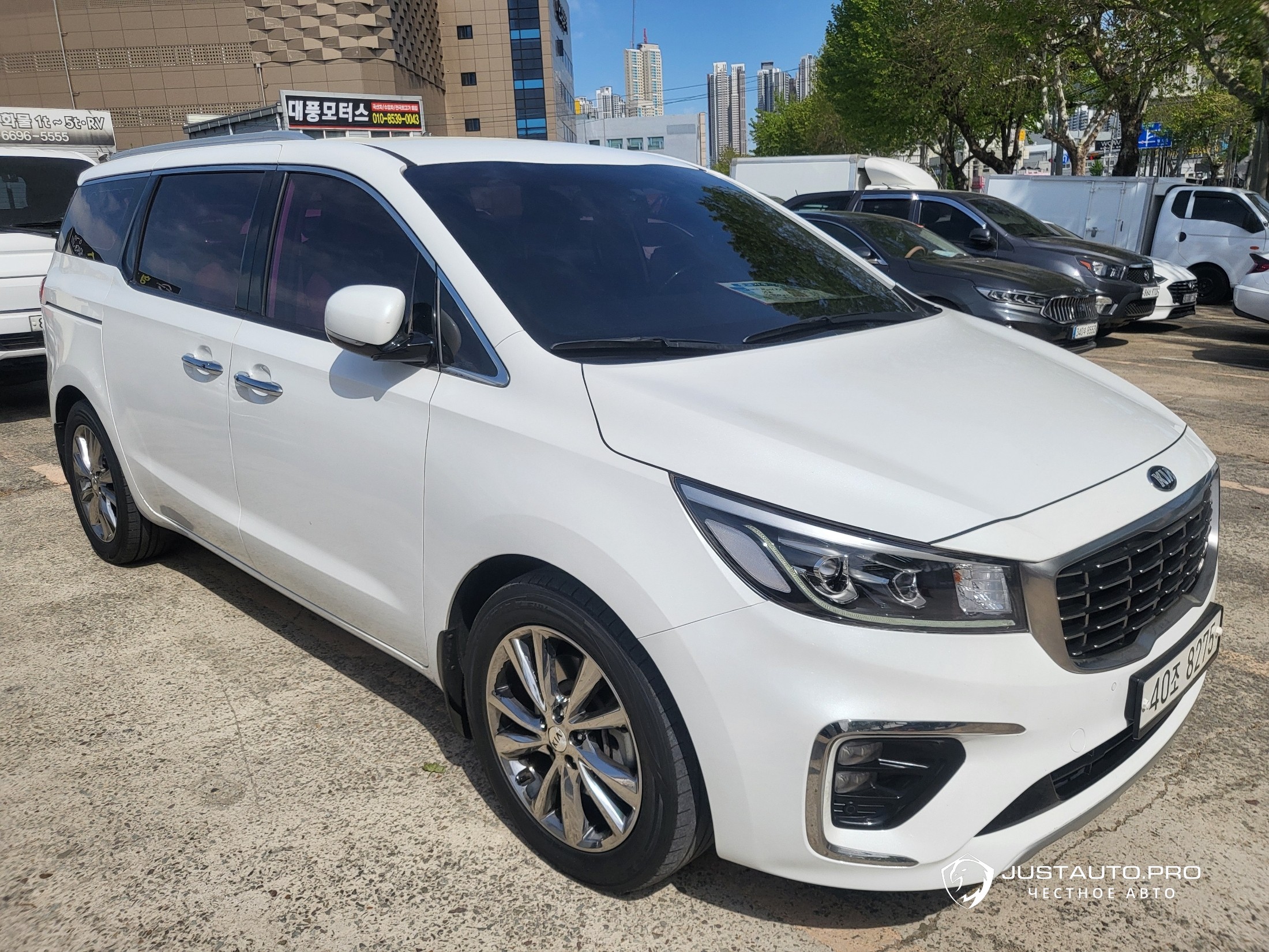 Автомобиль Kia Canival
