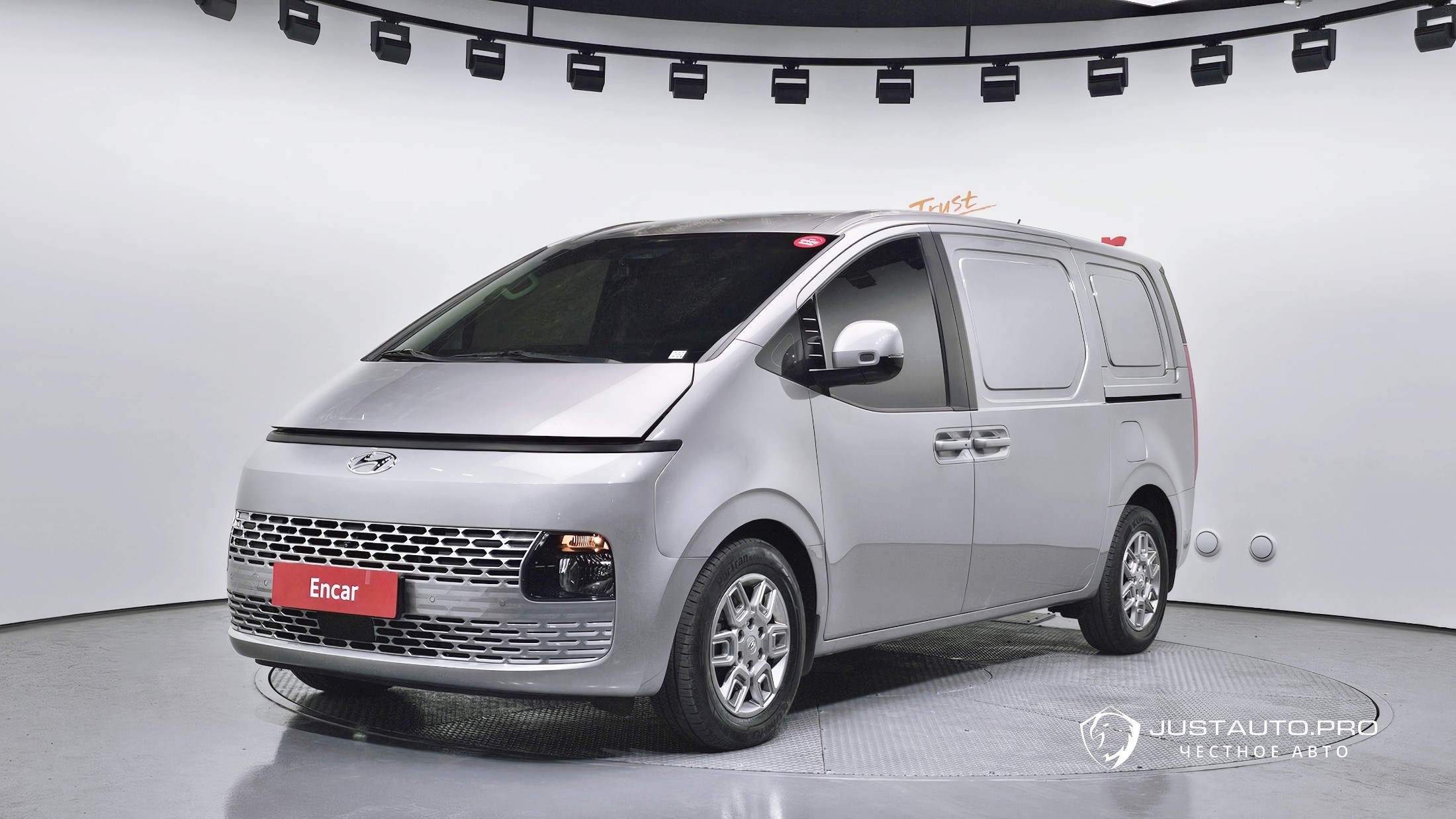 Автомобиль Hyundai Staria