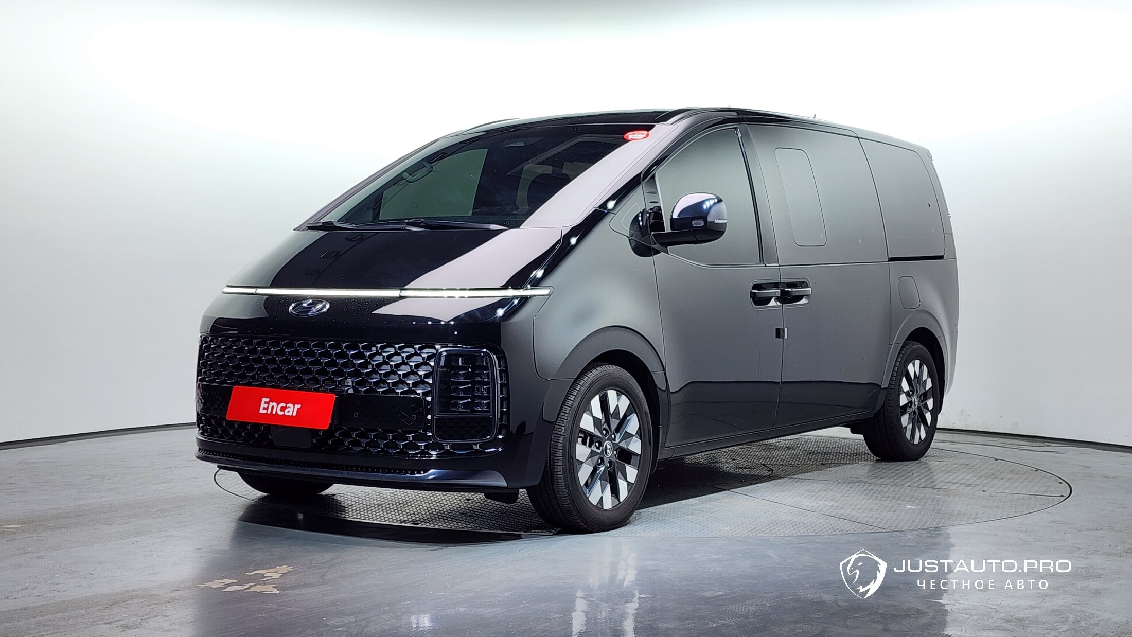 Автомобиль Hyundai Staria
