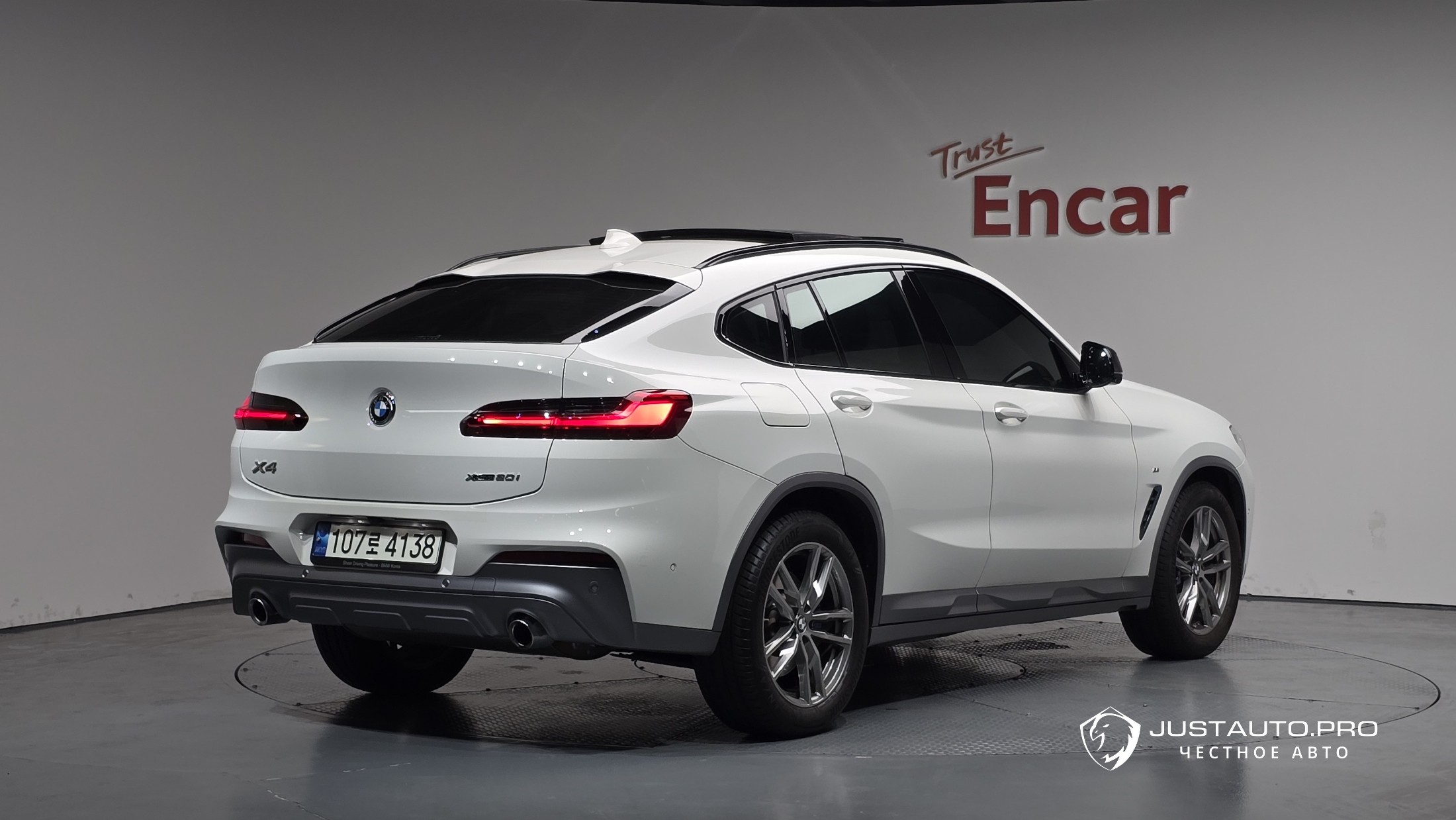 Автомобиль BMW X4