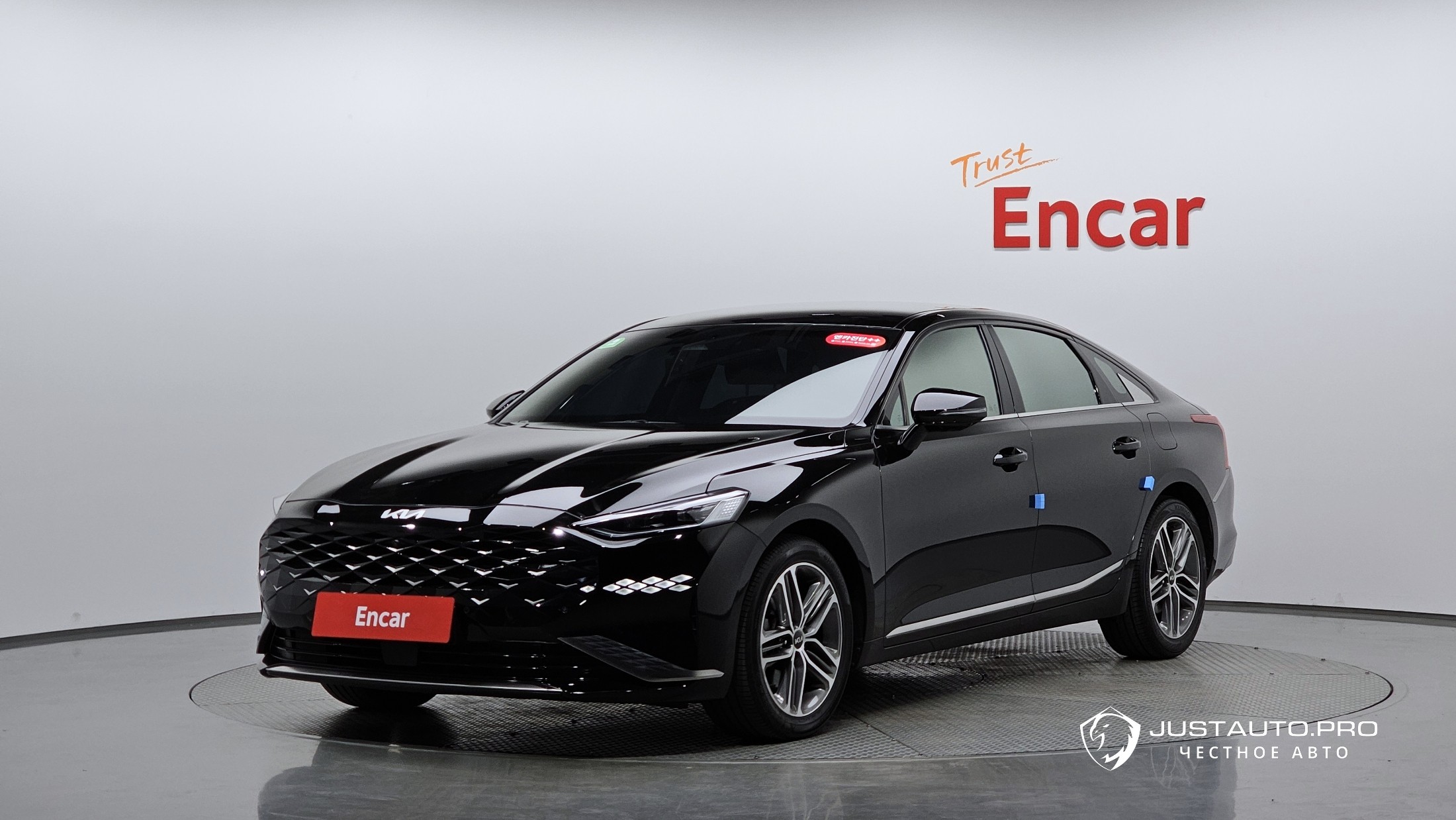Автомобиль Kia K8