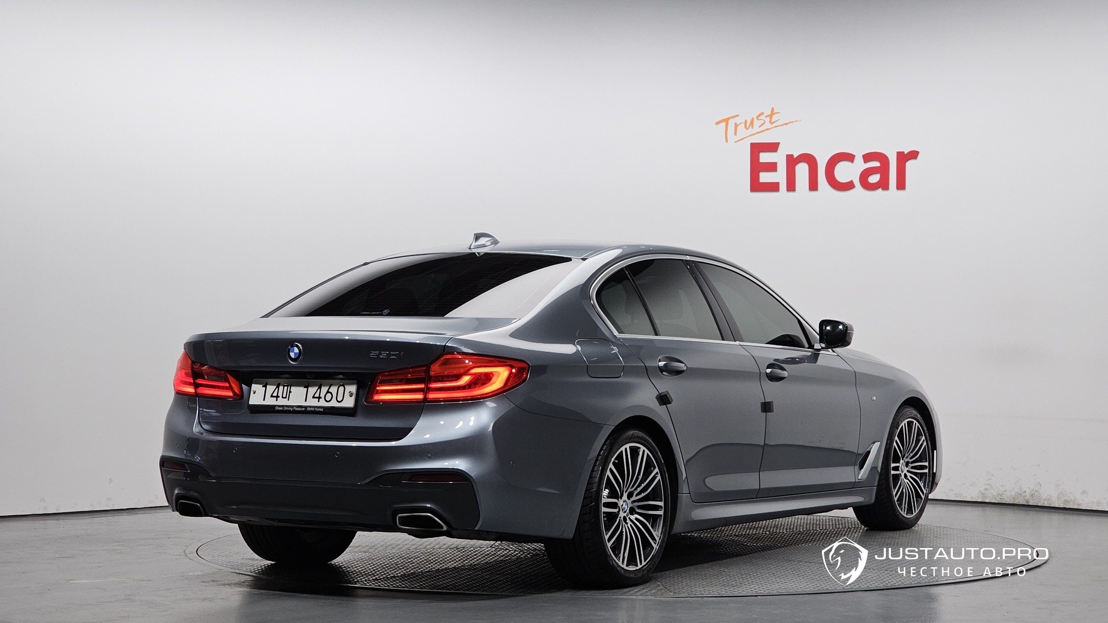 Автомобиль BMW 5-Series