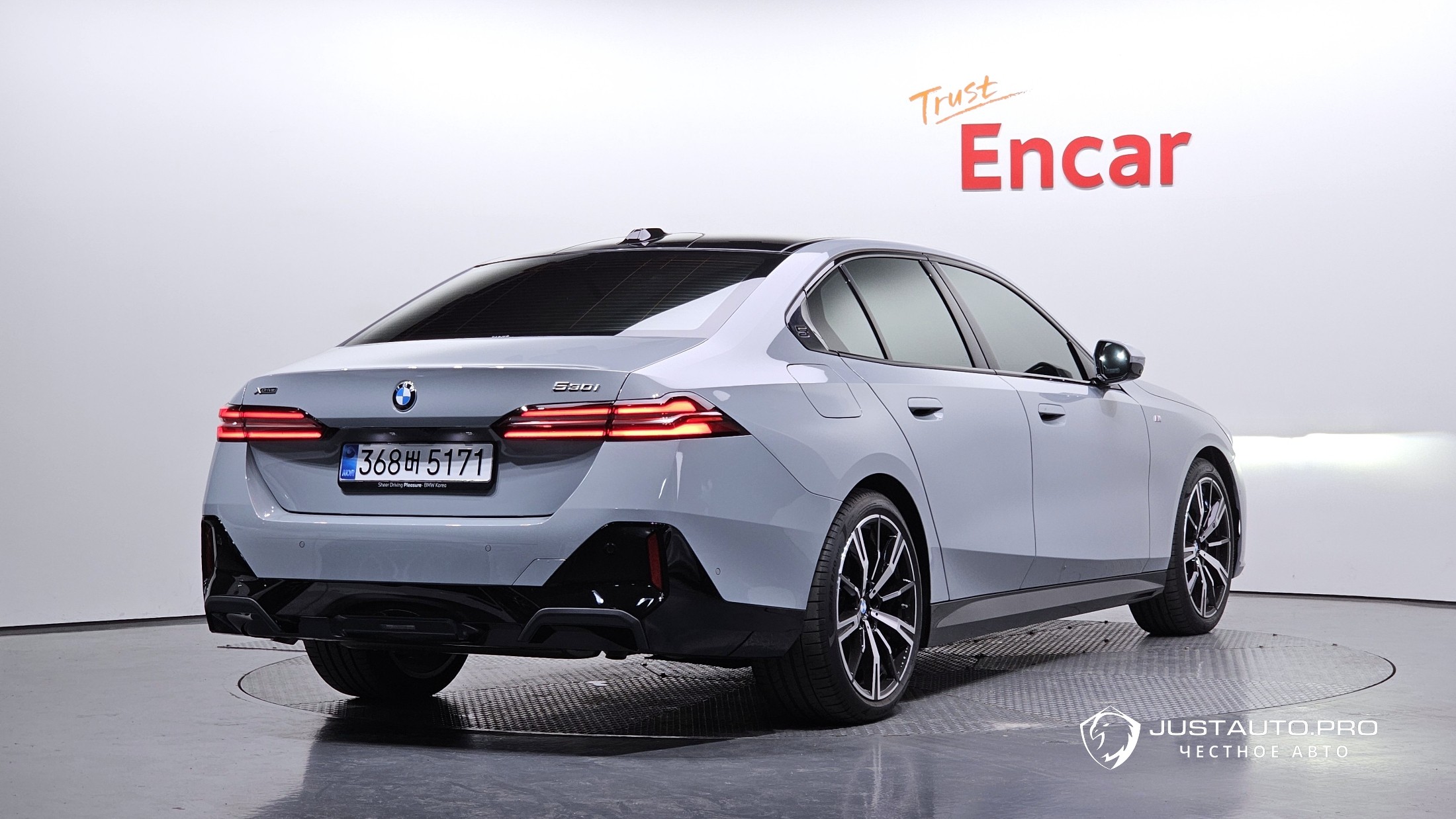 Автомобиль BMW 5-Series