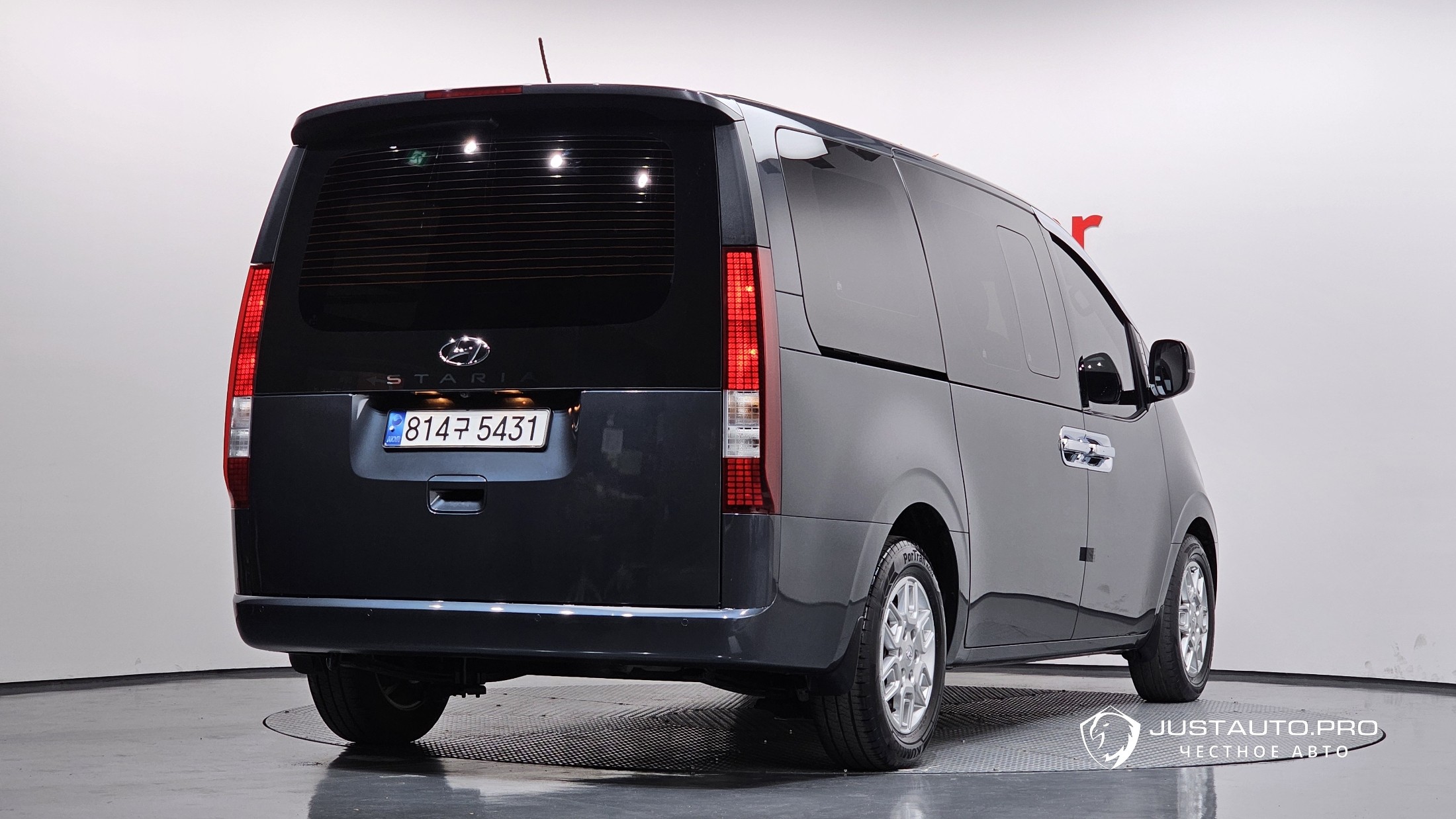 Автомобиль Hyundai Staria