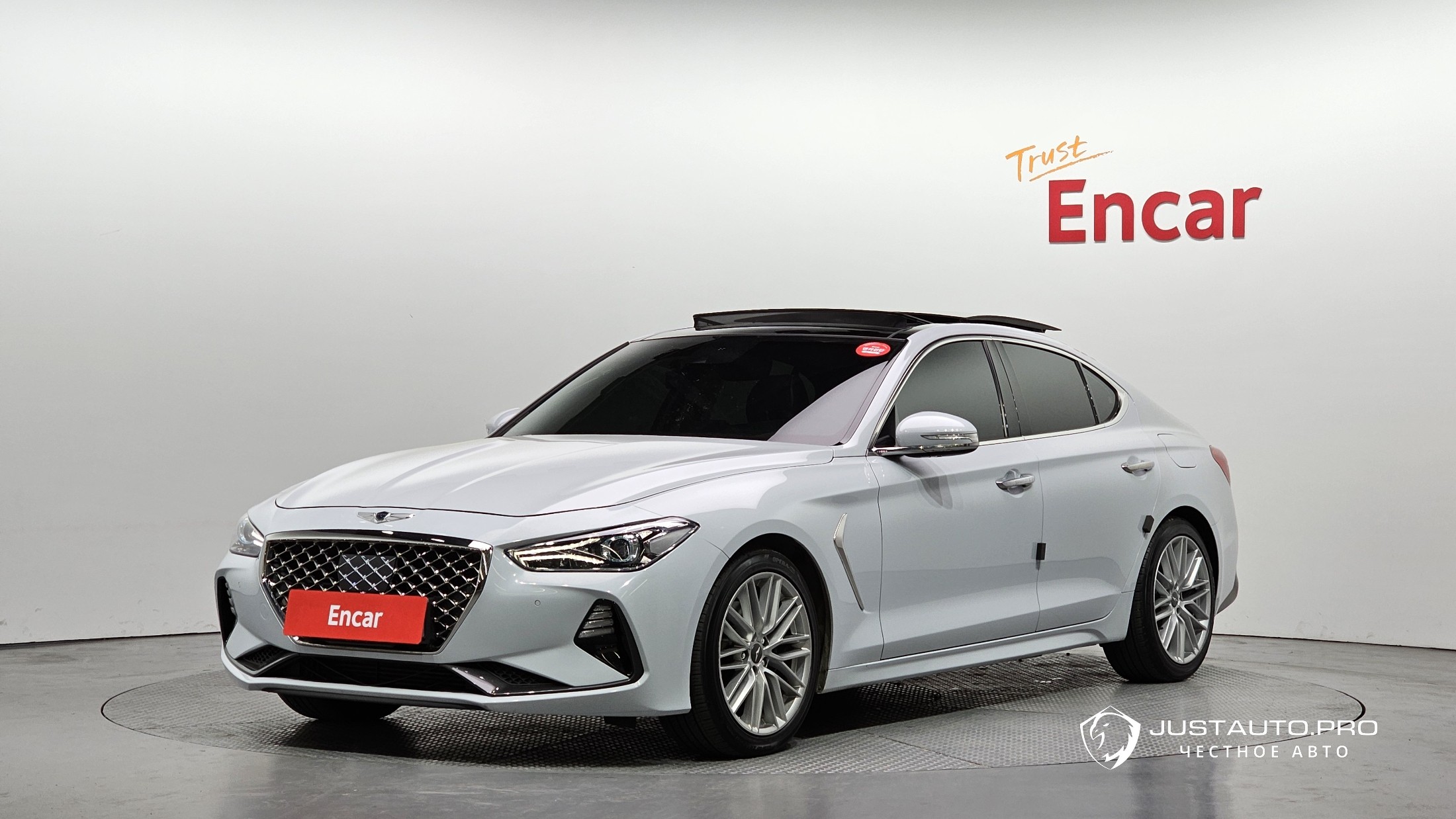 Автомобиль Genesis G70