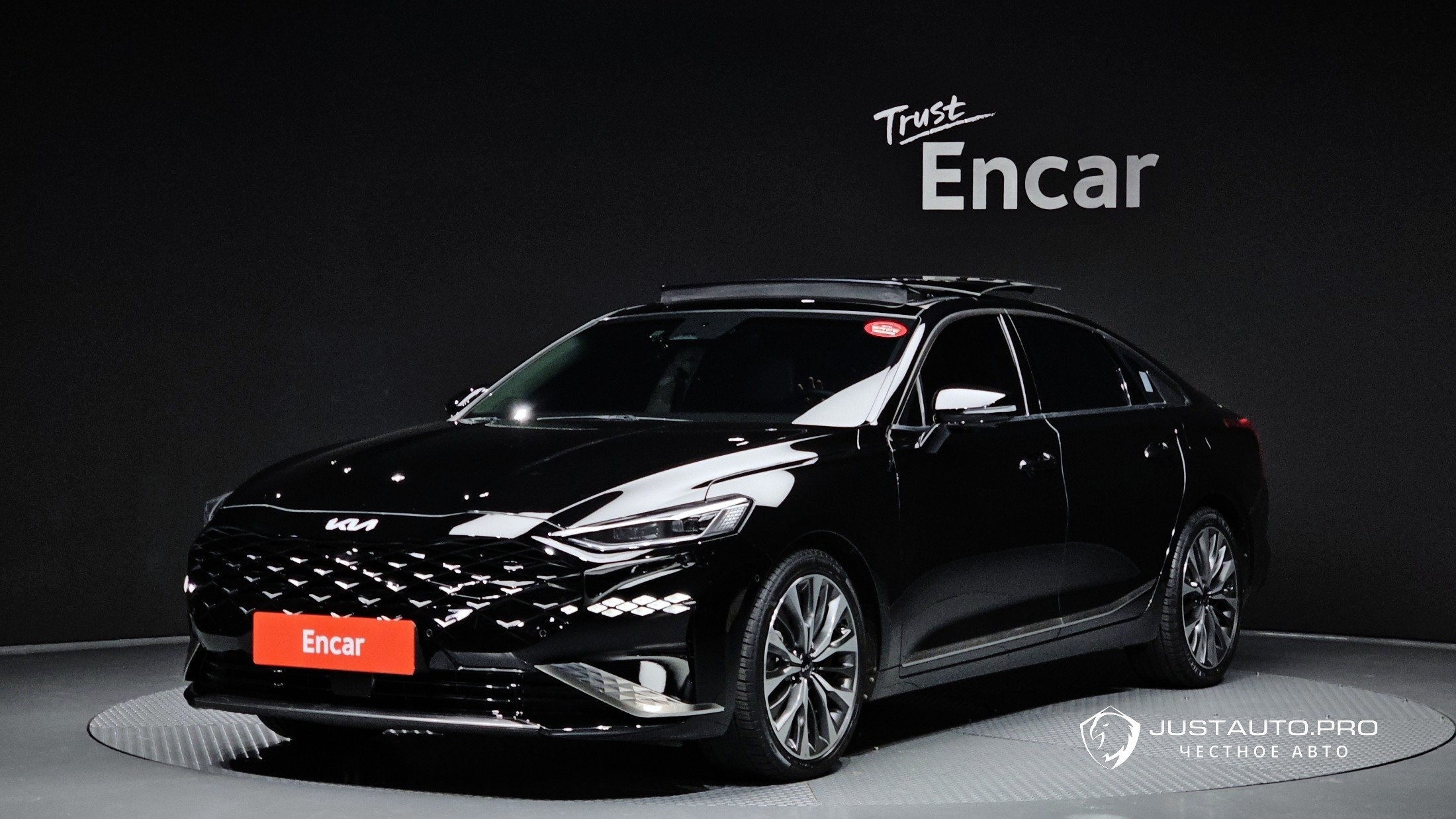 Автомобиль Kia K8
